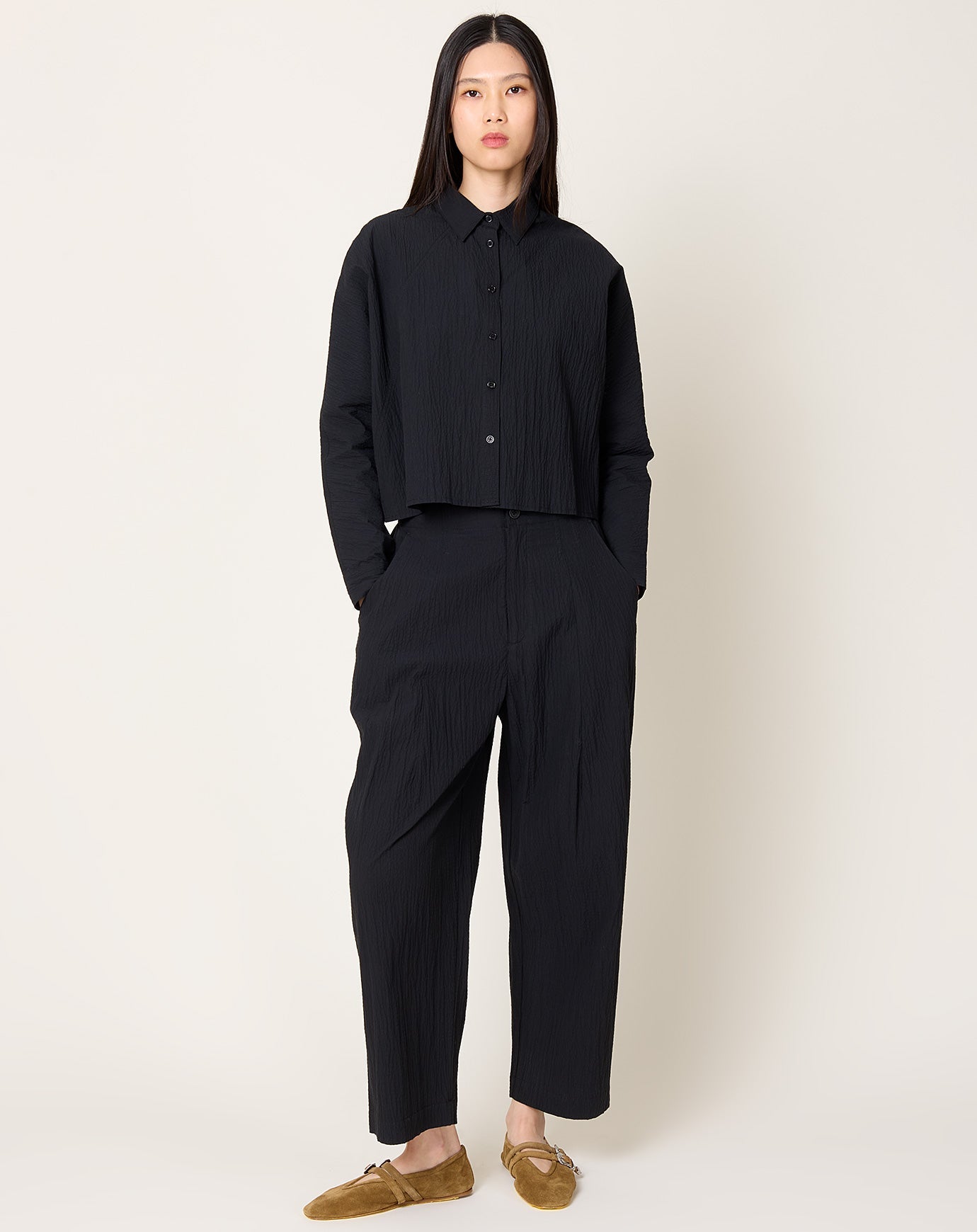 7115 by Szeki 3/4 Cropped Shirt Jacket in Textured Black