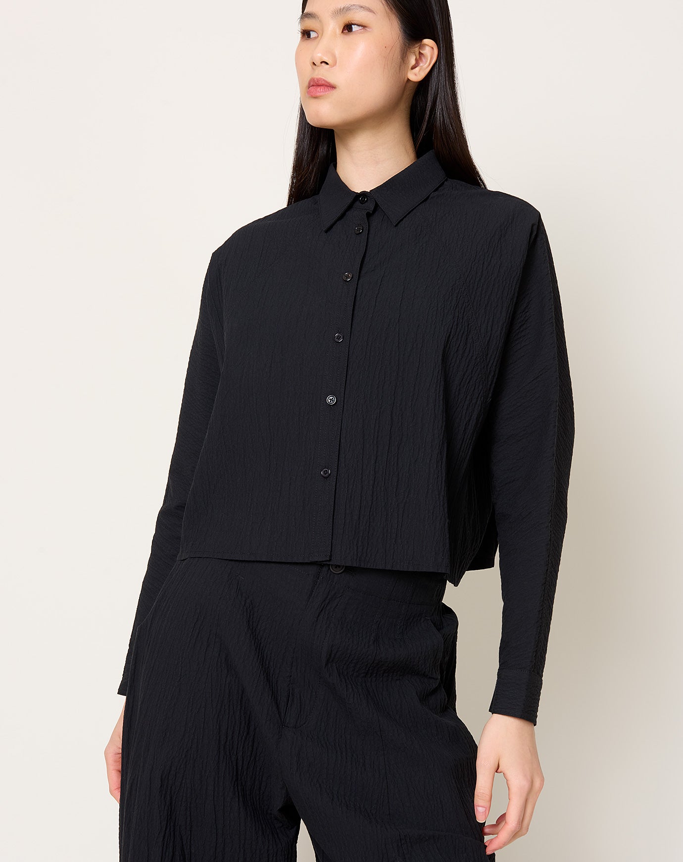 7115 by Szeki 3/4 Cropped Shirt Jacket in Textured Black