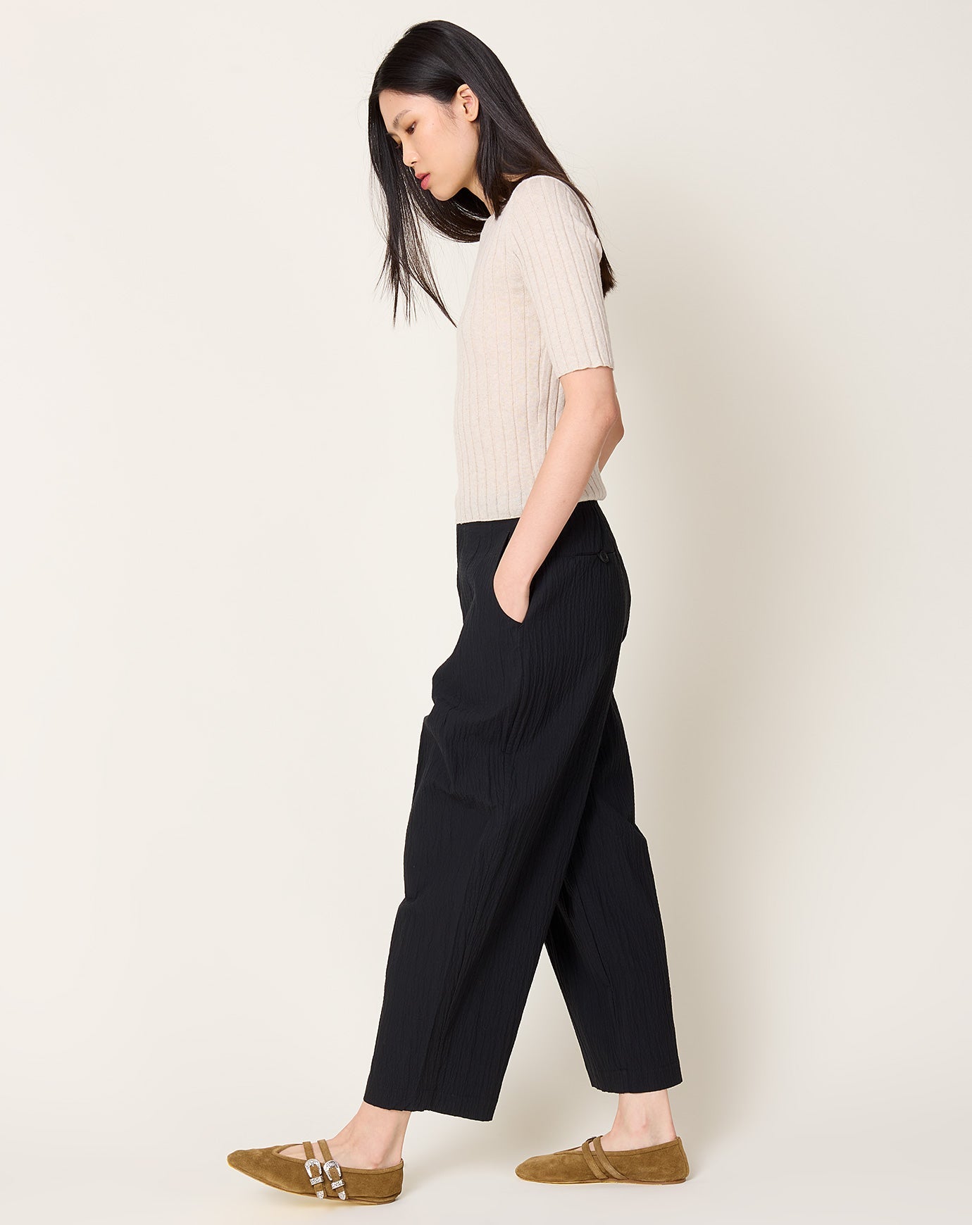7115 by Szeki Pleated Trouser in Textured Black