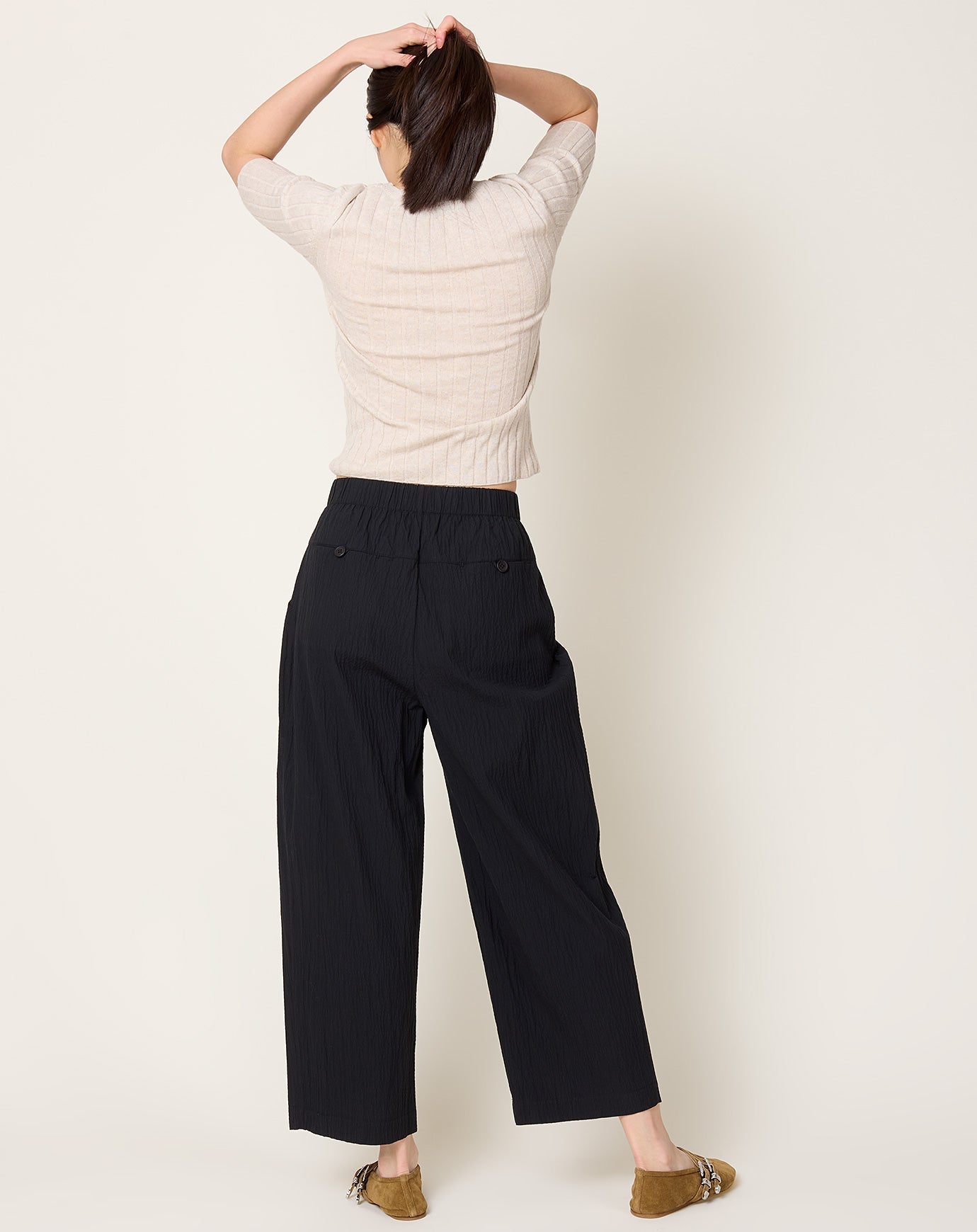 7115 by Szeki Pleated Trouser in Textured Black