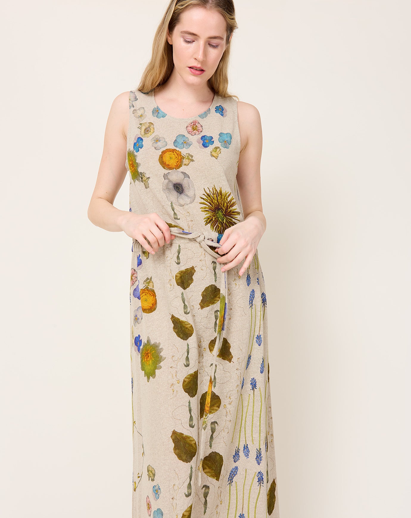 Anntian Easy Dress in PRINT M Flowers Cut Out