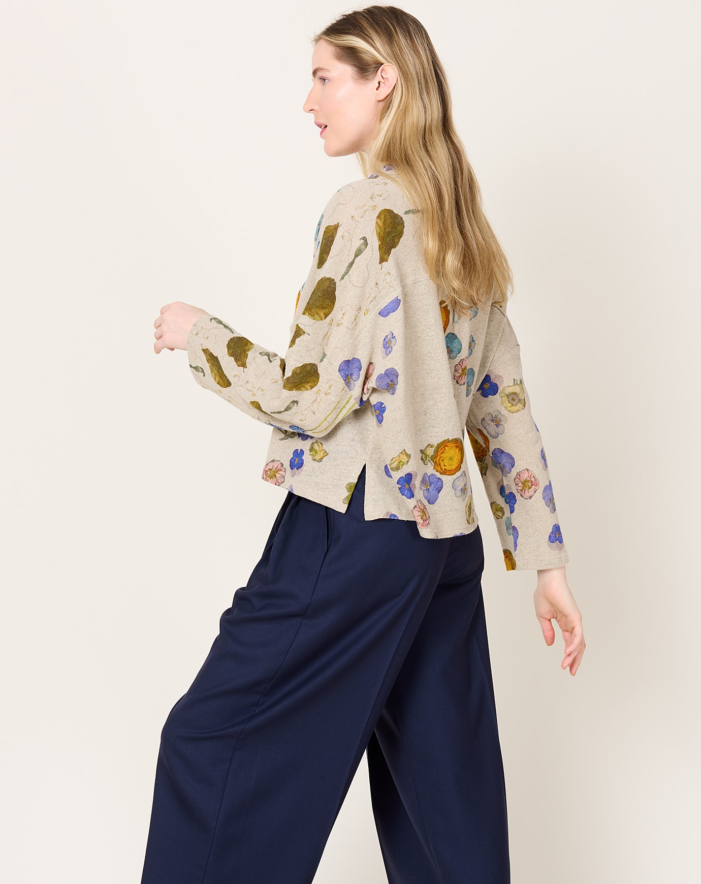 Anntian Jersey Shirt in PRINT M Flowers Cut Out