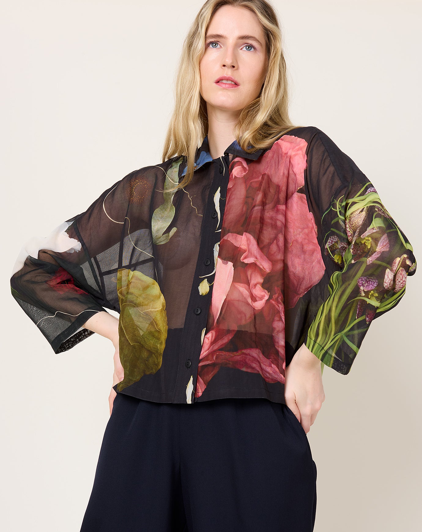 Anntian Shirt in PRINT C Big Flowers