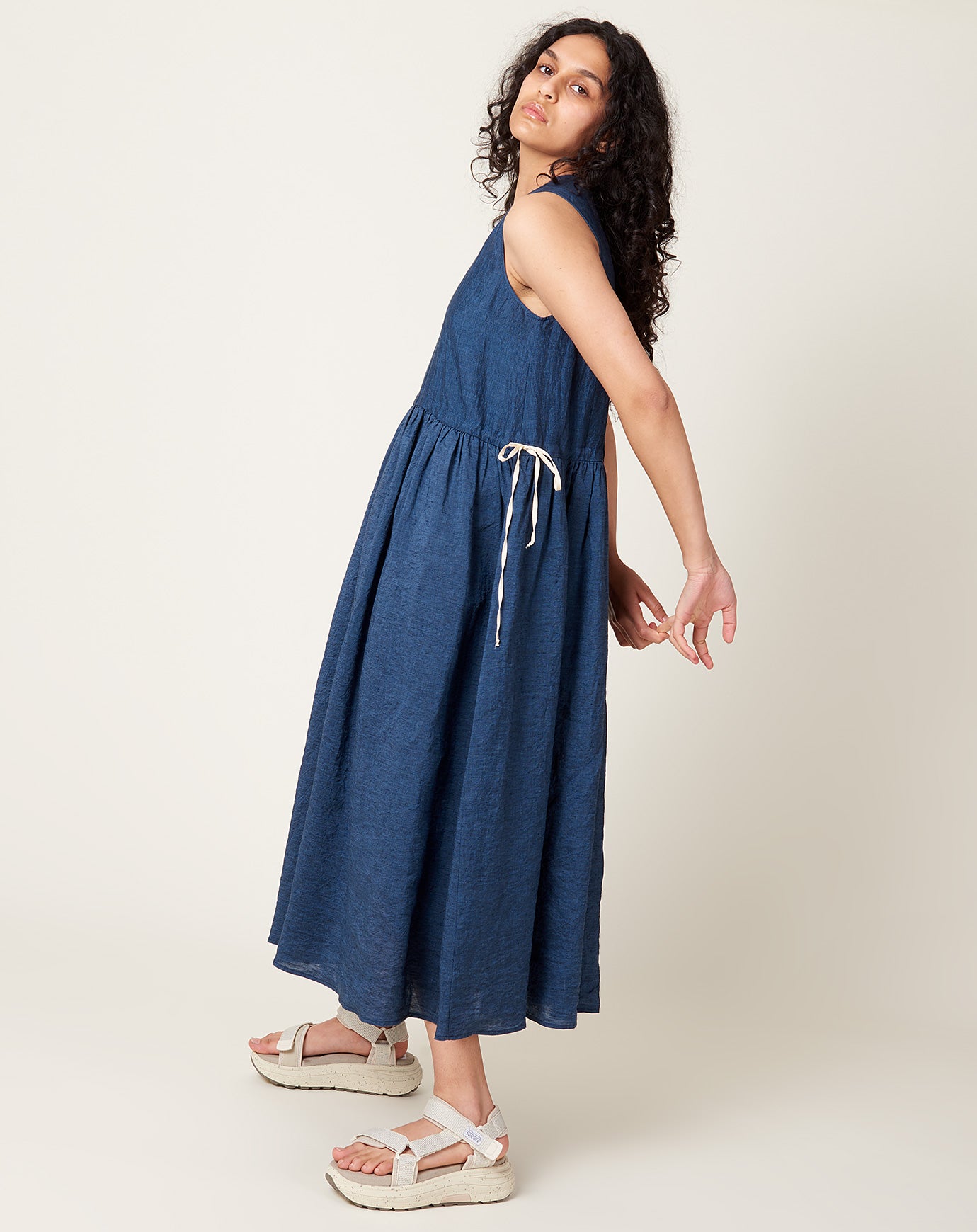 apuntob Sleeveless Drawstring Dress in Denim Chambray Linen