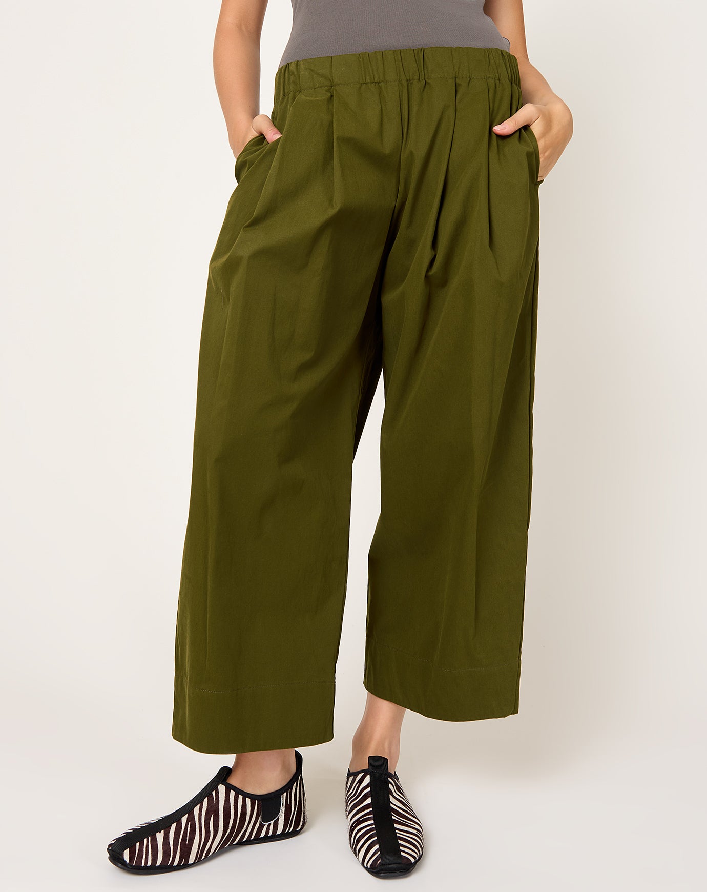 apuntob Pleated Soft Cotton Trouser in Forest
