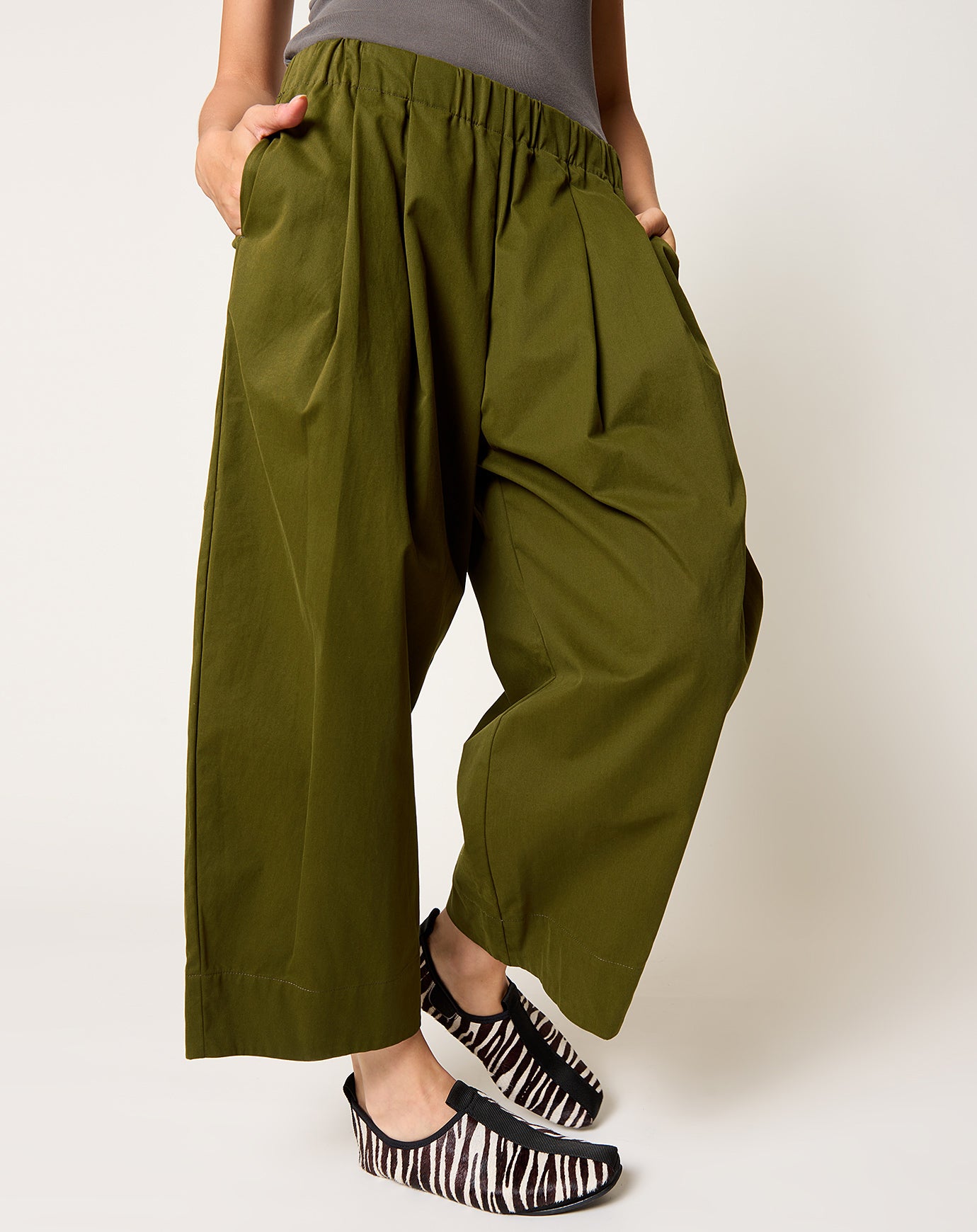 apuntob Pleated Soft Cotton Trouser in Forest