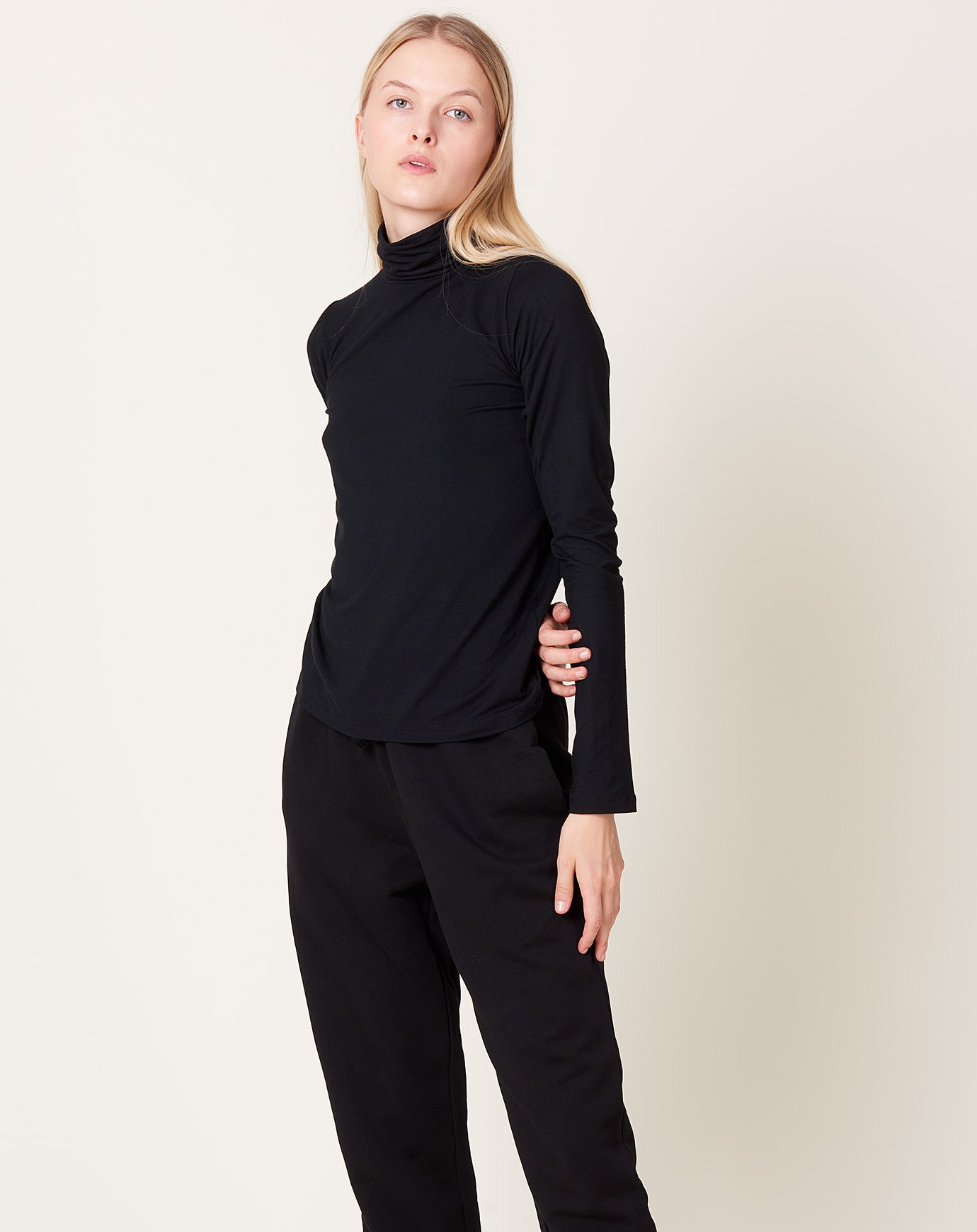 Baserange Turtle Neck in Black