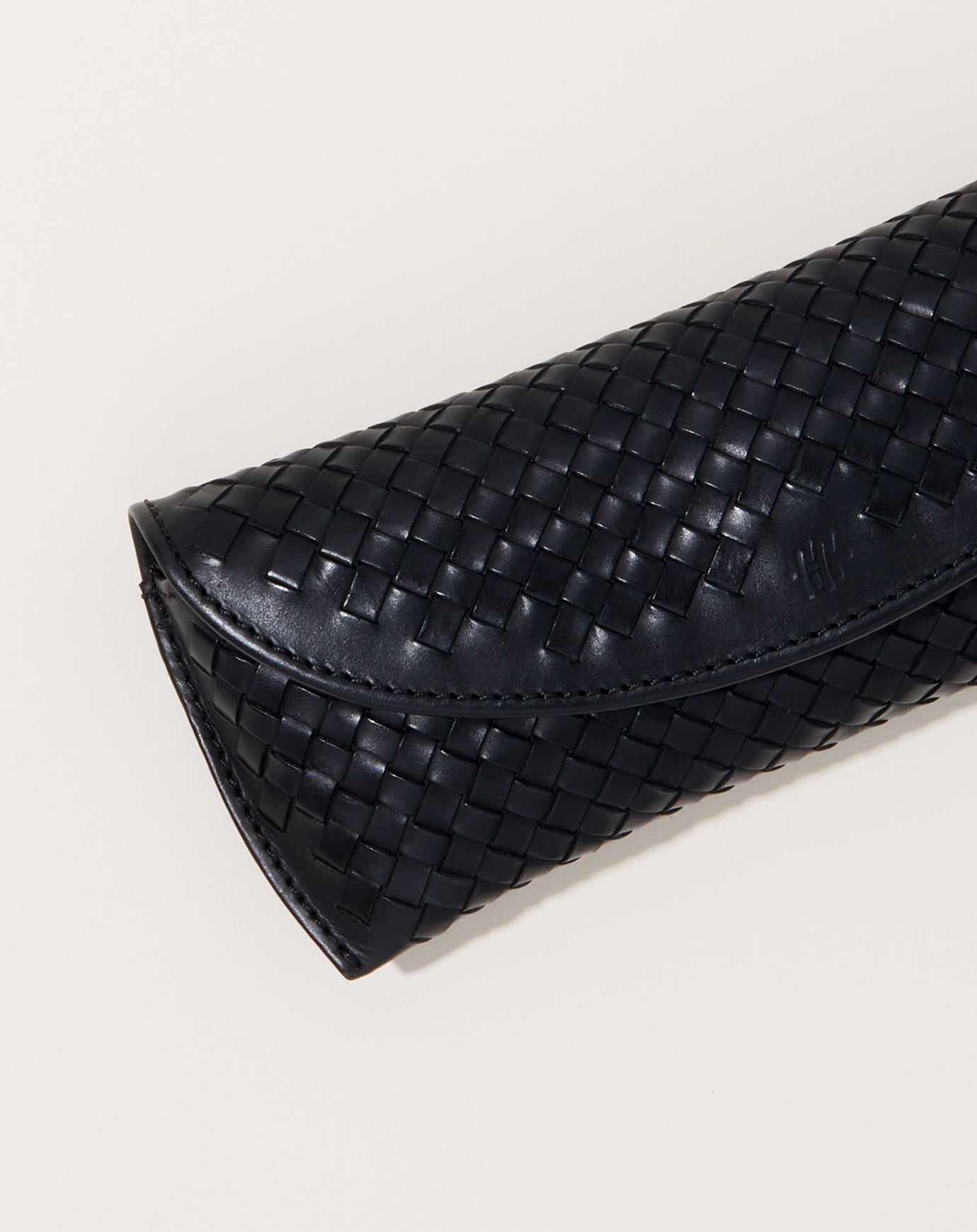 Dragon Diffusion Eyeglass Holder in Black