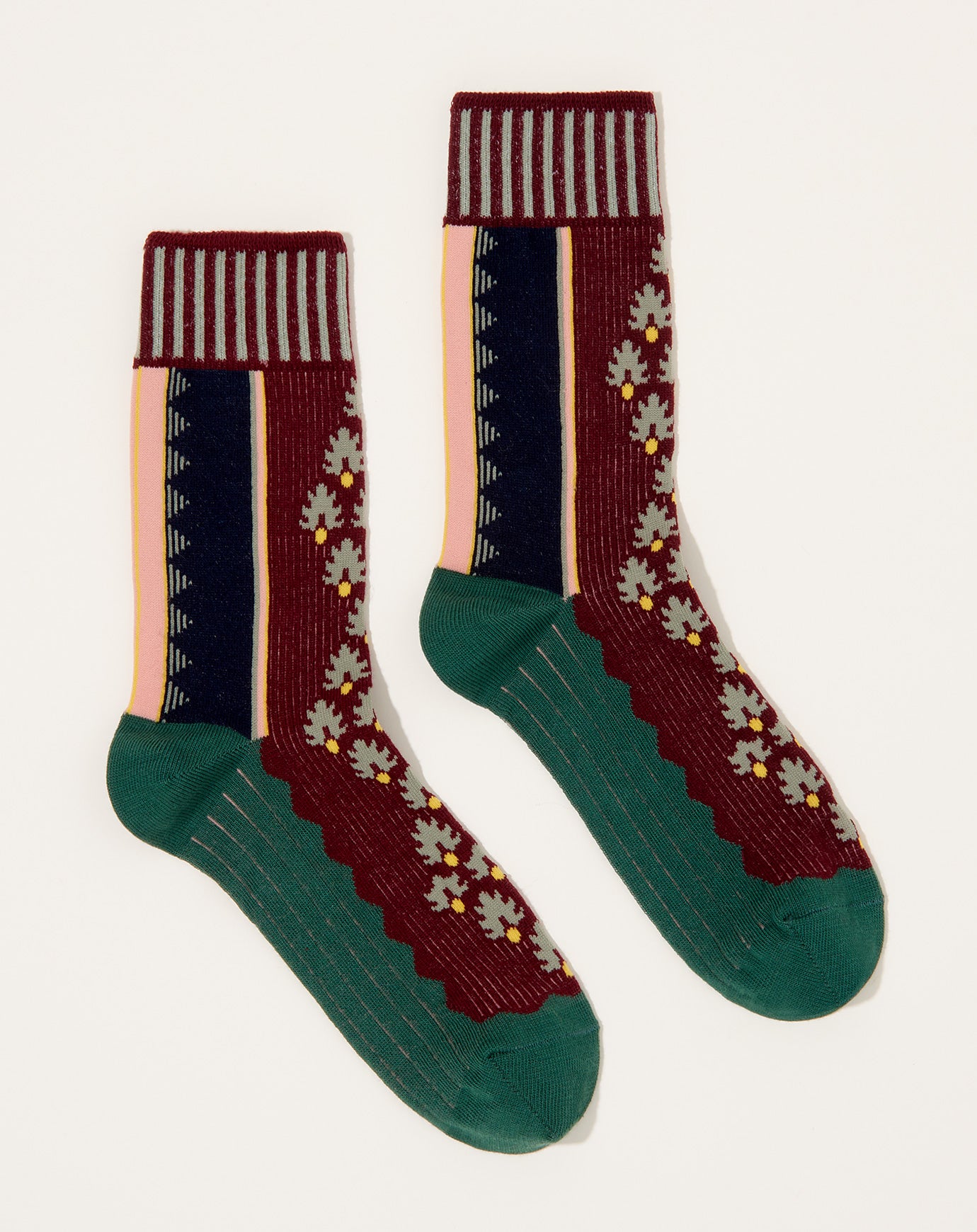 Exquisite J ‘OLD WALL PAPER PINE CONES’ Socks in Burgundy