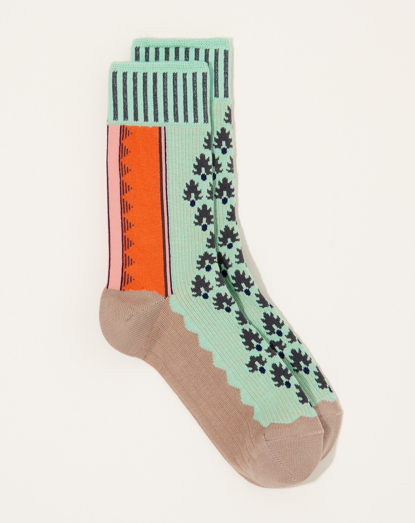 Exquisite J ‘OLD WALL PAPER PINE CONES’ Socks in Mint
