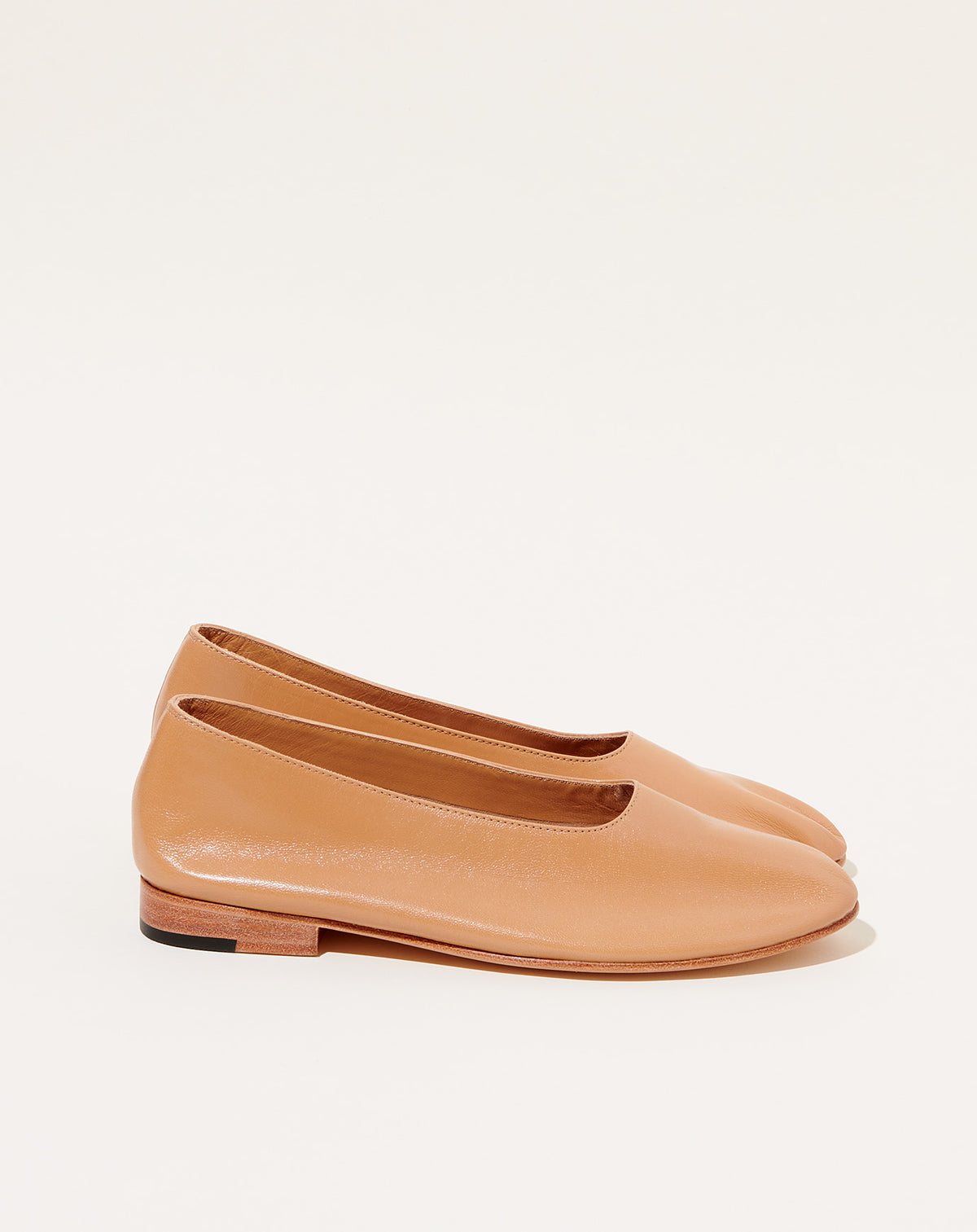 Glove in Camel | Martiniano | Covet + Lou | Covet + Lou