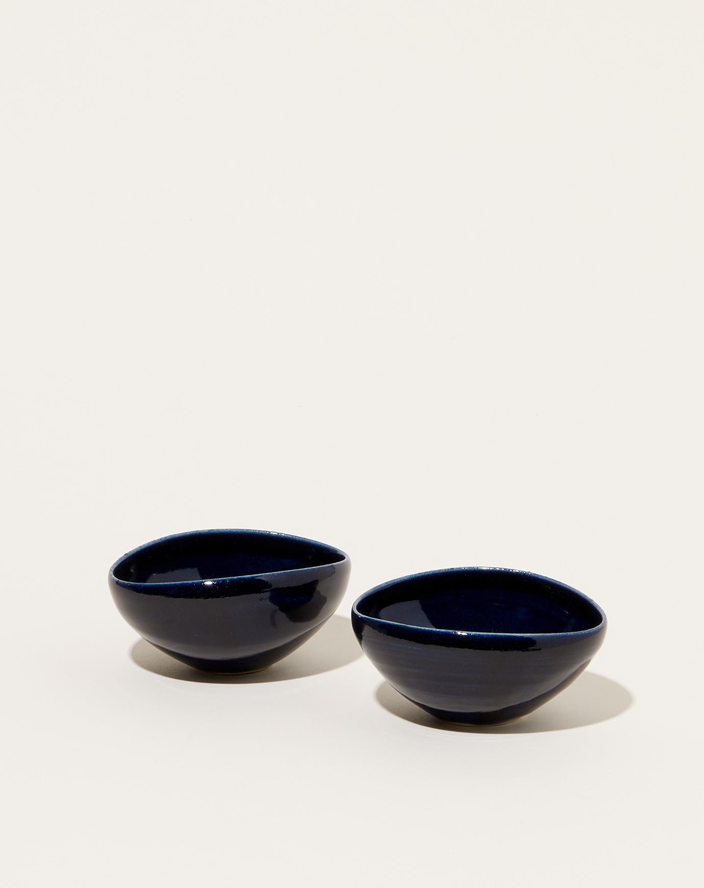Monohanako Egg Bowl in Dark Blue