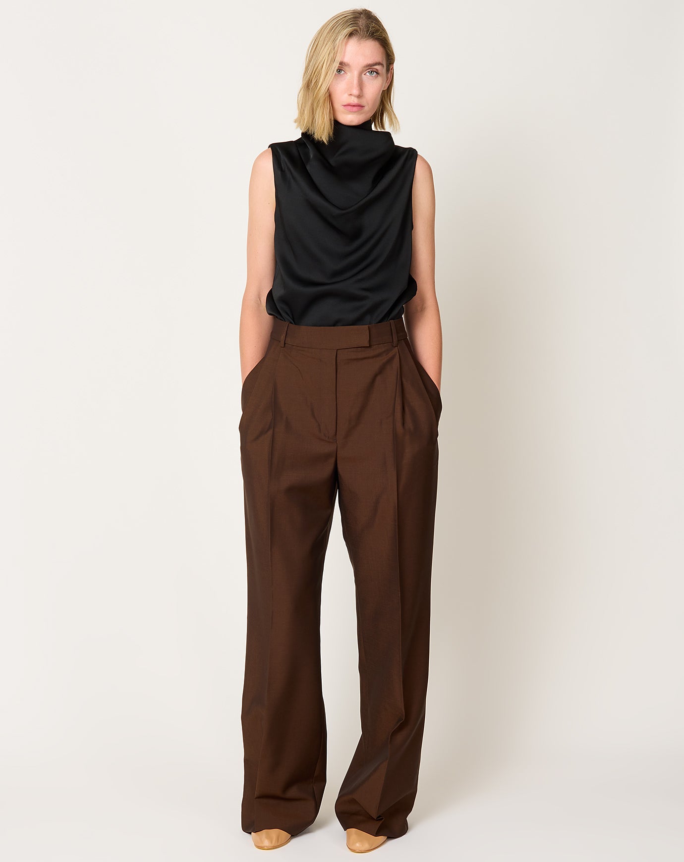 Róhe Mid-waisted Tailored Trousers in Mahogany