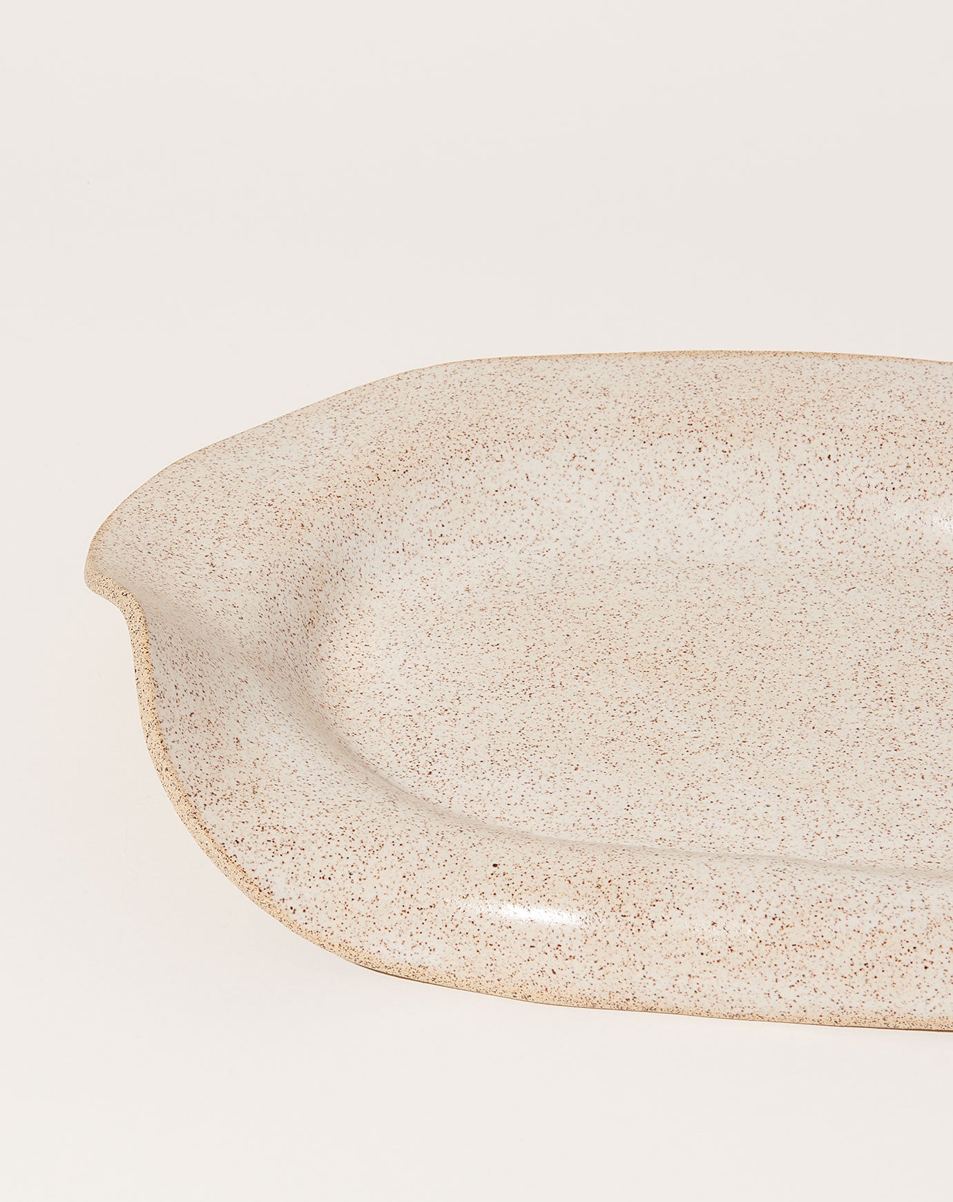 SIN Manta Oval Platter in Speckled White