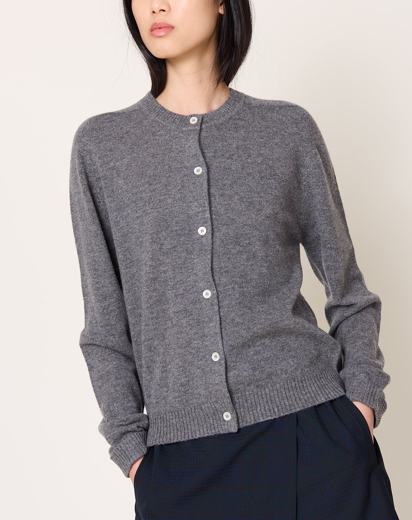 6397 Crew Cardigan in Iron