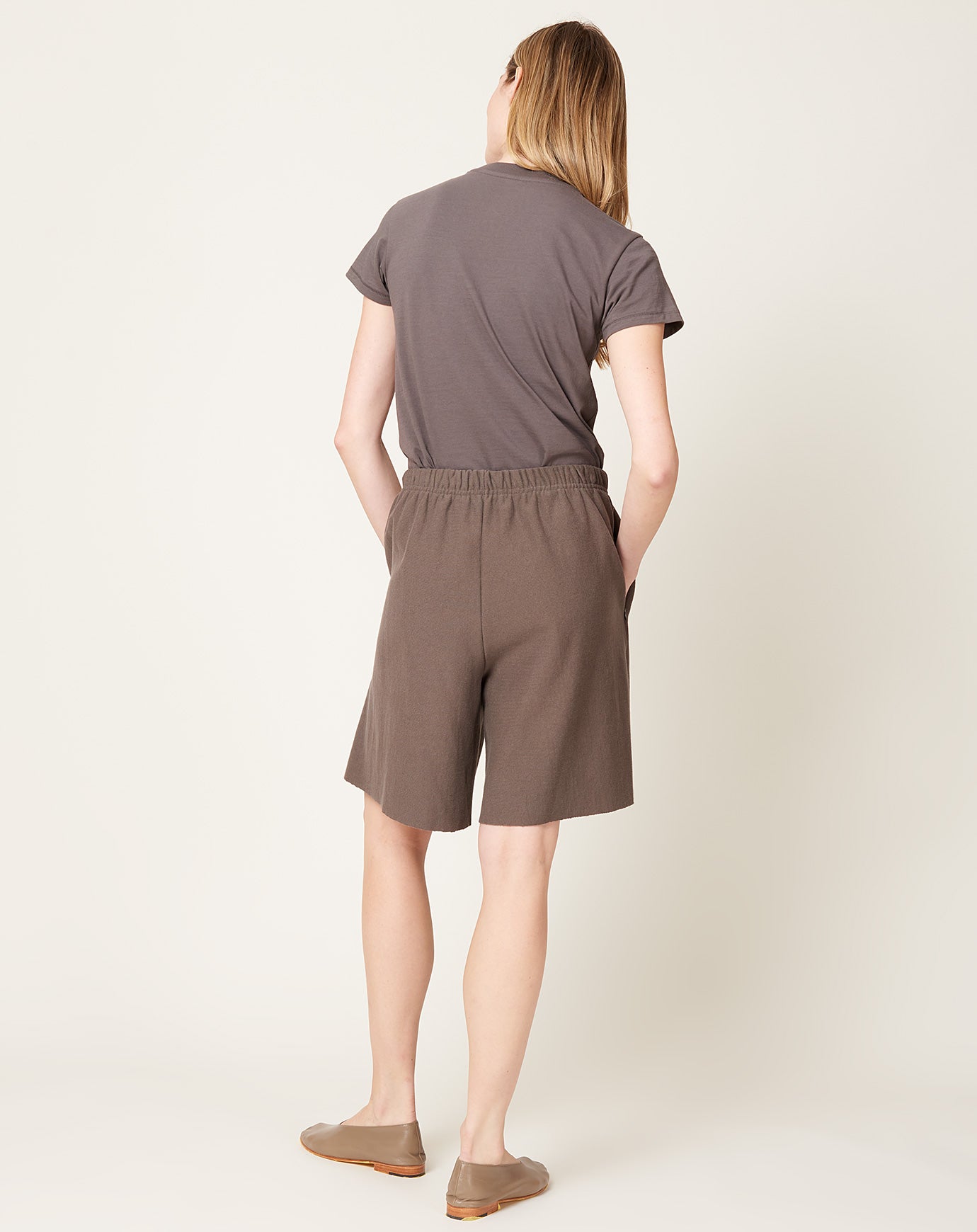 6397 Cut Off Sweat Short in Washed Bark