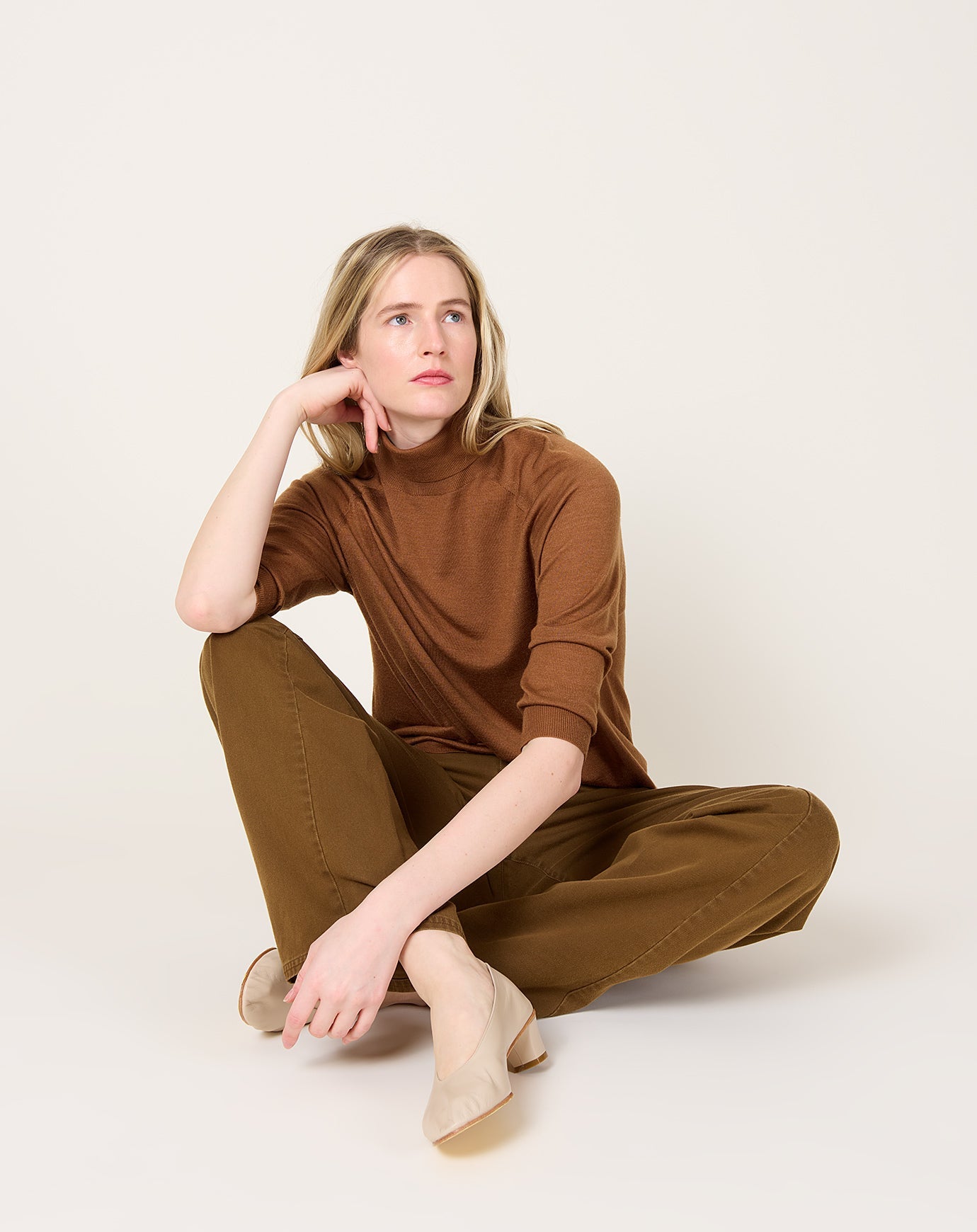6397 Elbow Sleeve Turtle in Caramel