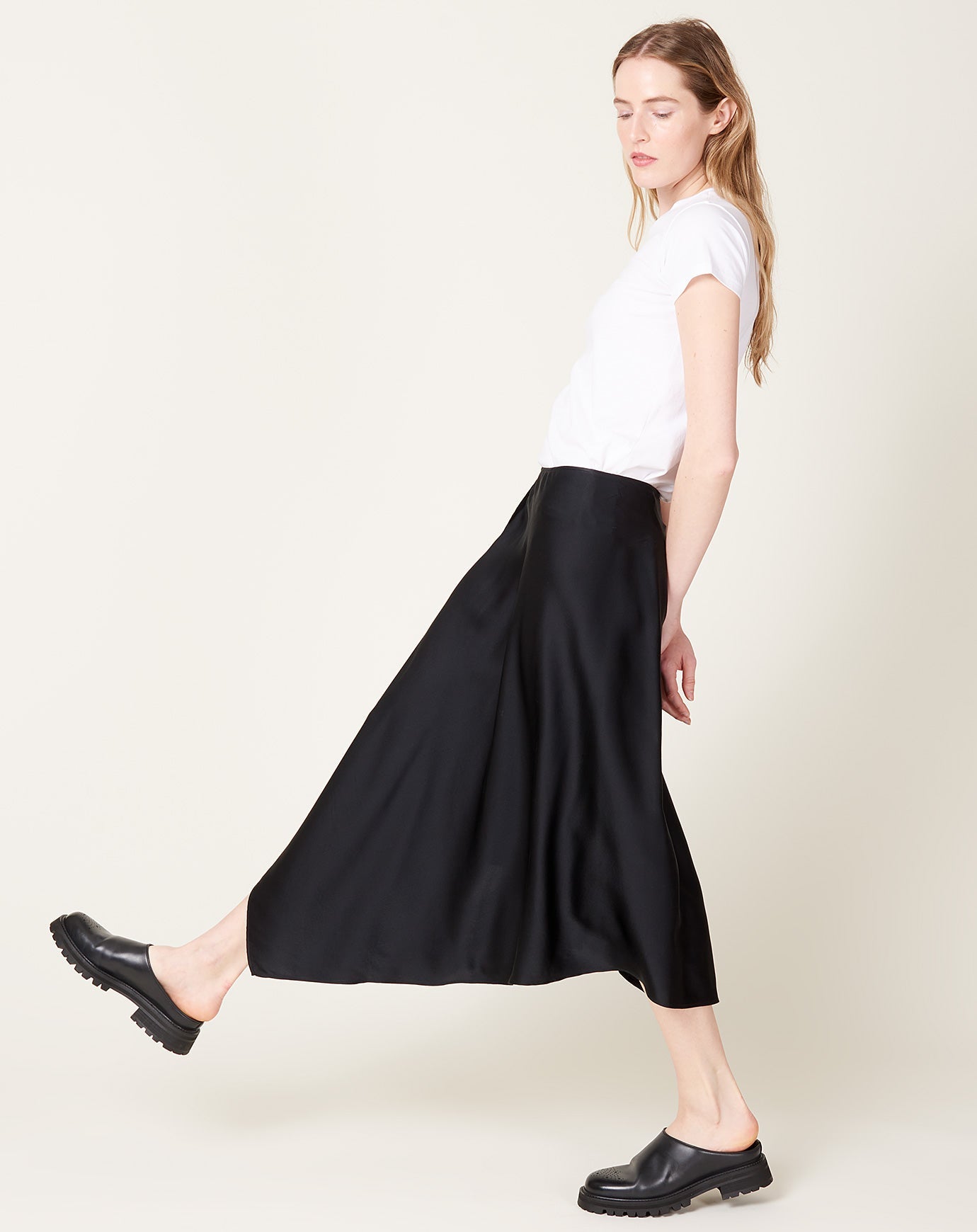 6397 Handkerchief Skirt in Black