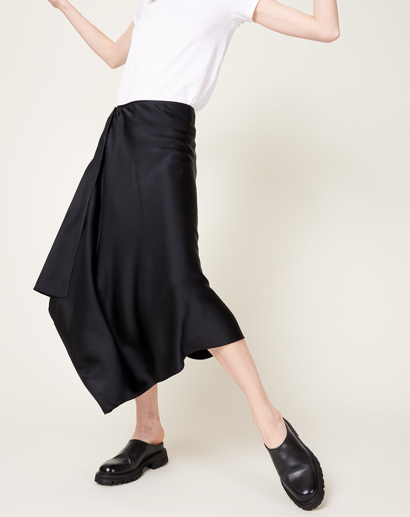 6397 Handkerchief Skirt in Black