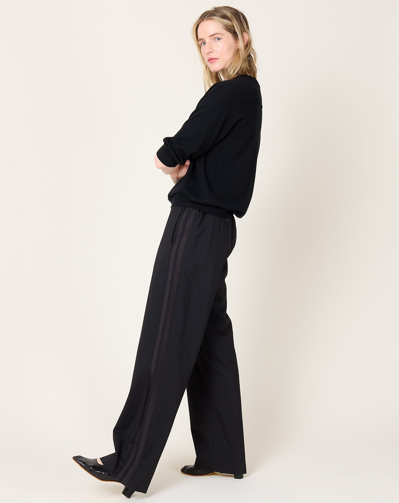 6397 Relaxed Tuxedo Trouser in Black