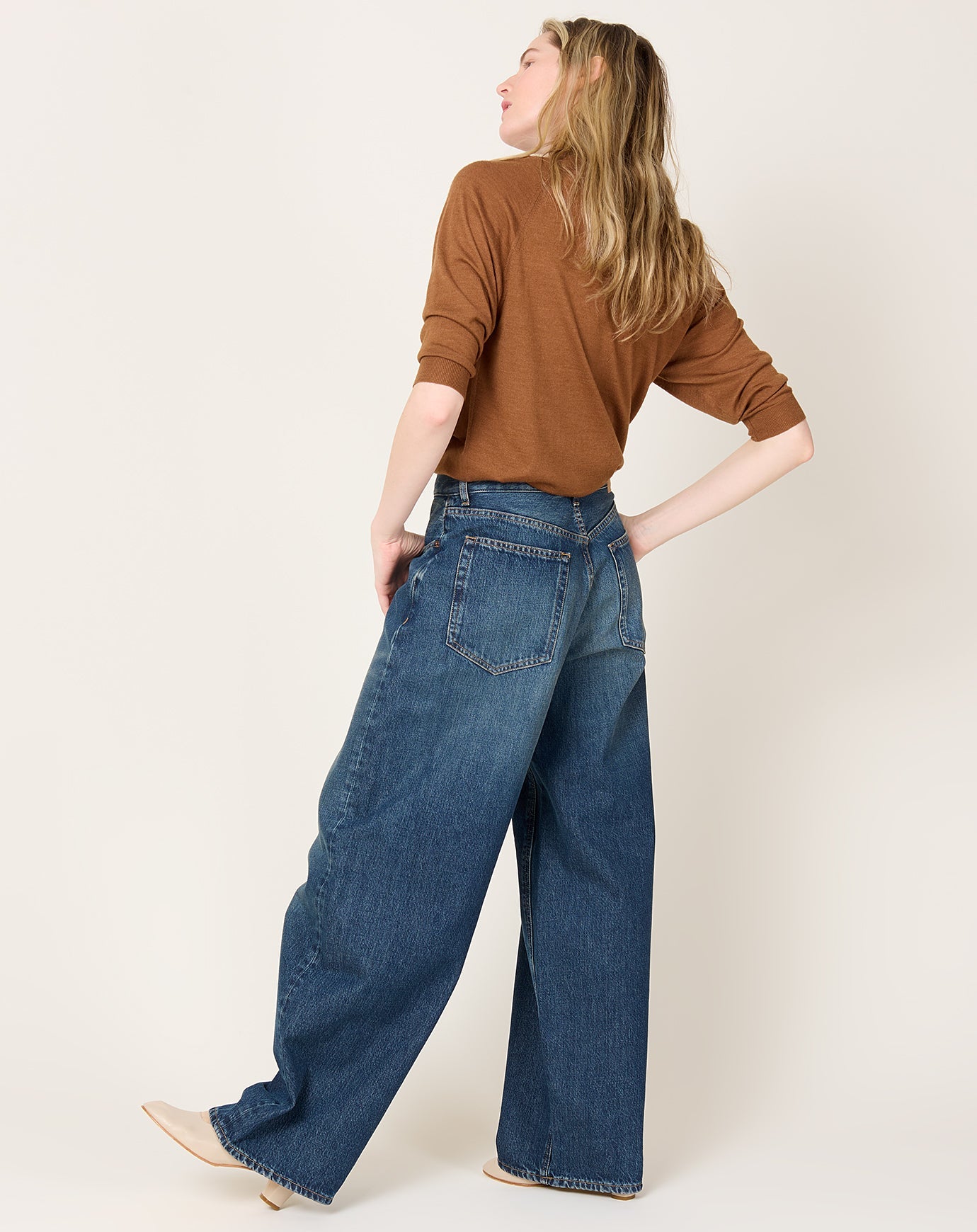 6397 Roomy Jean in Washed Indigo