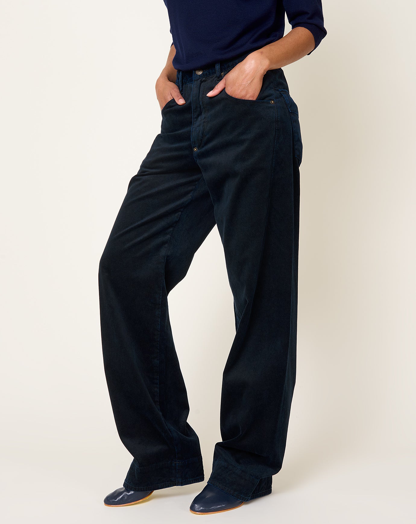 6397 Side Dart Pant in Ink