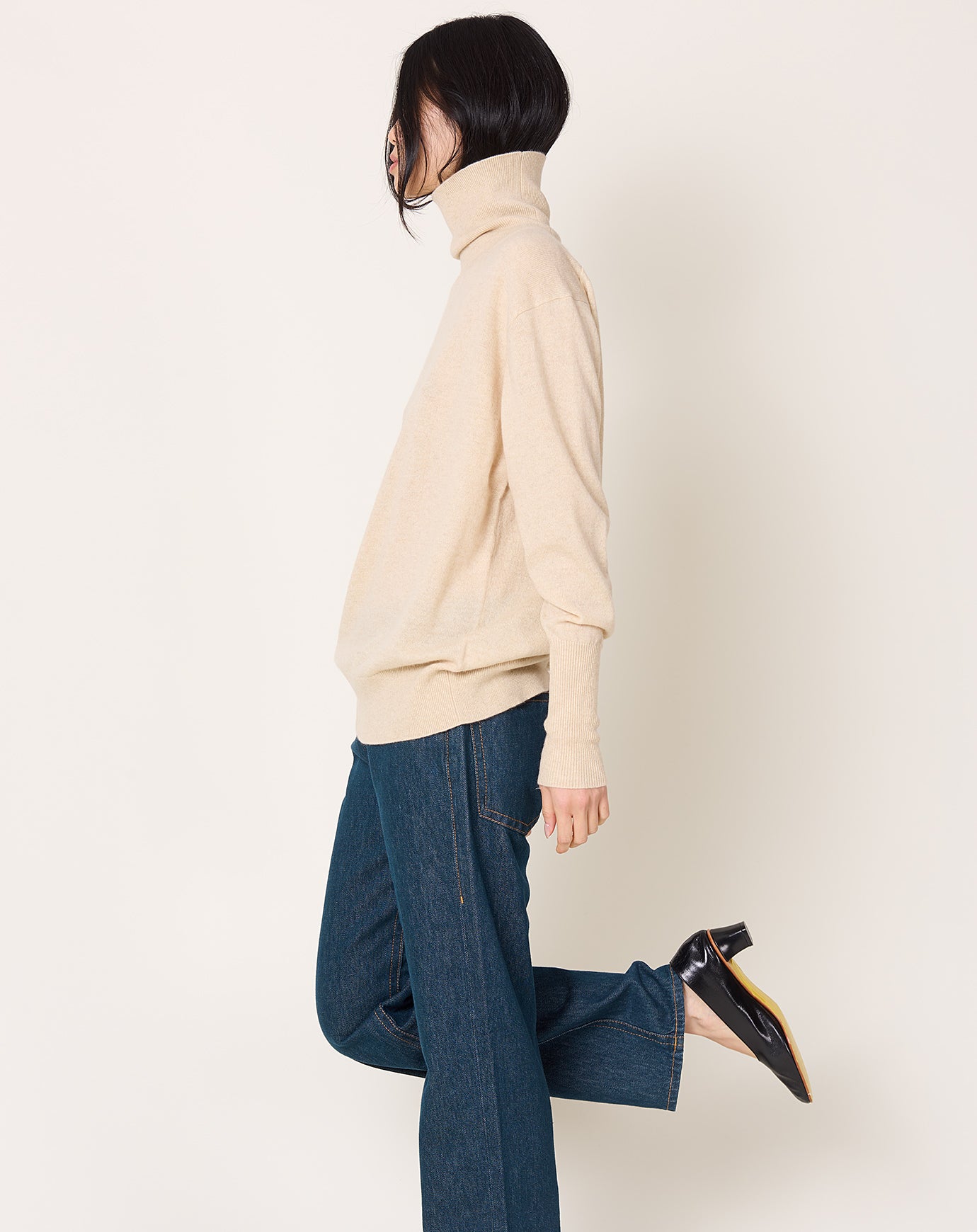6397 Slouchy Turtleneck in Bisque