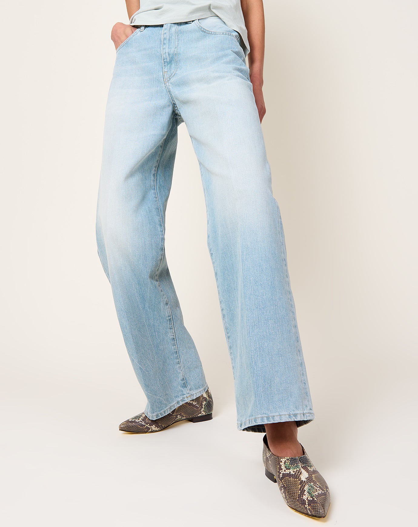 6397 Wide Jean in Beach Blue