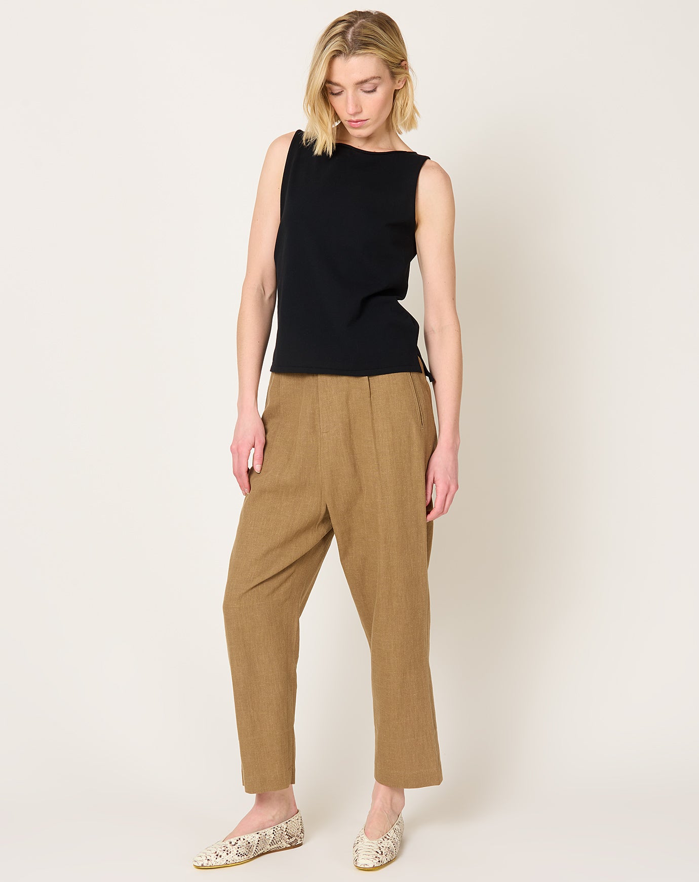 7115 by Szeki Elastic Dropped Crotch Trouser in Caramel