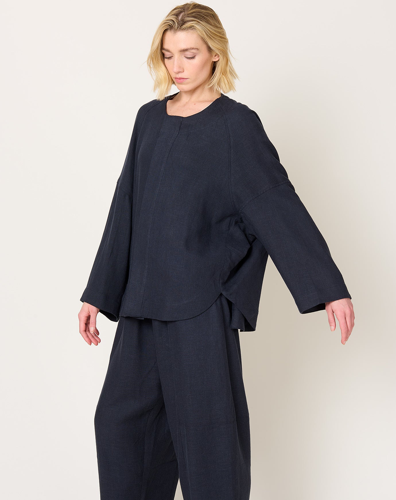 7115 by Szeki Lantern Shirt Jacket in Navy Black