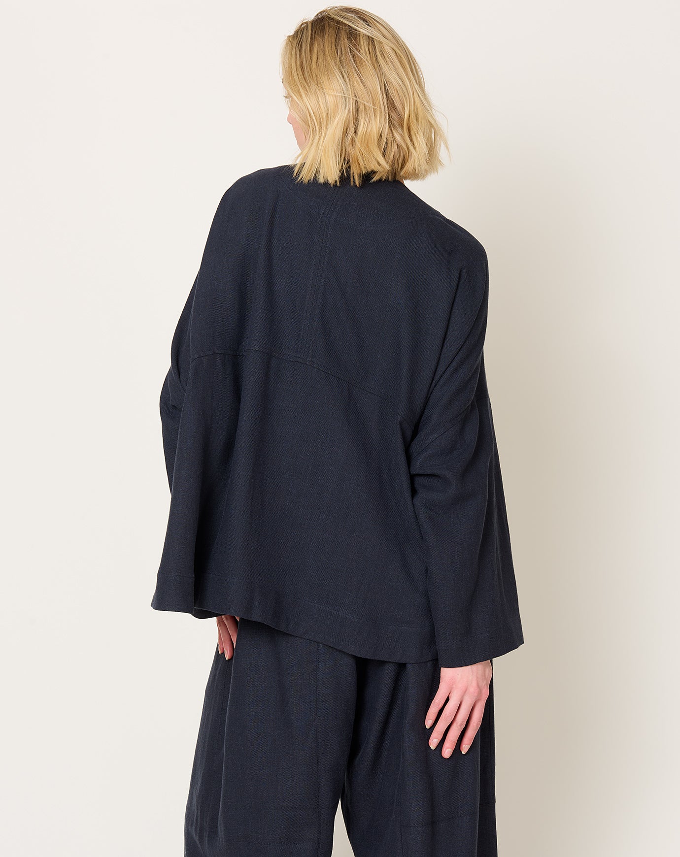 7115 by Szeki Lantern Shirt Jacket in Navy Black