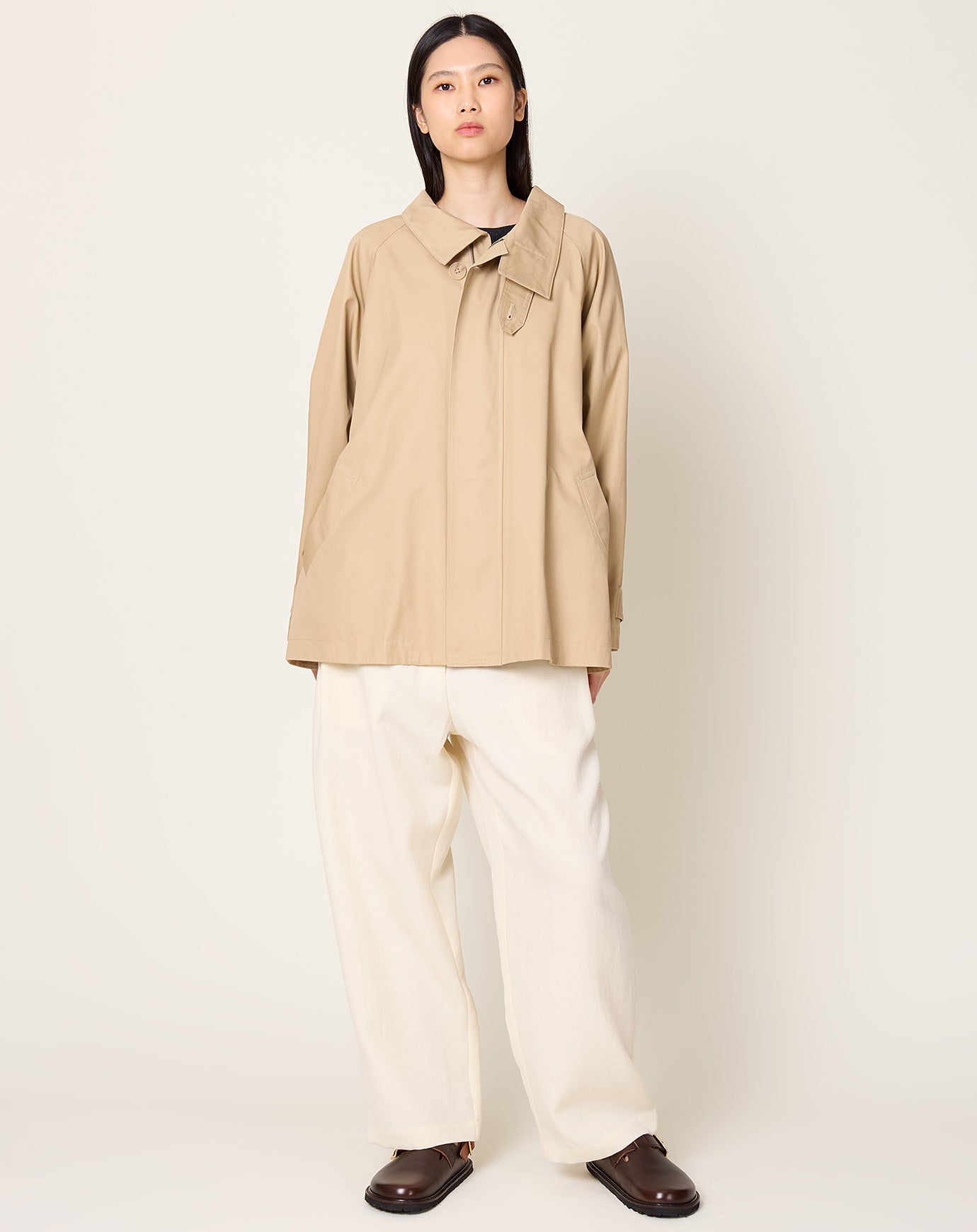 7115 by Szeki Short Spring Trench in Tan Beige