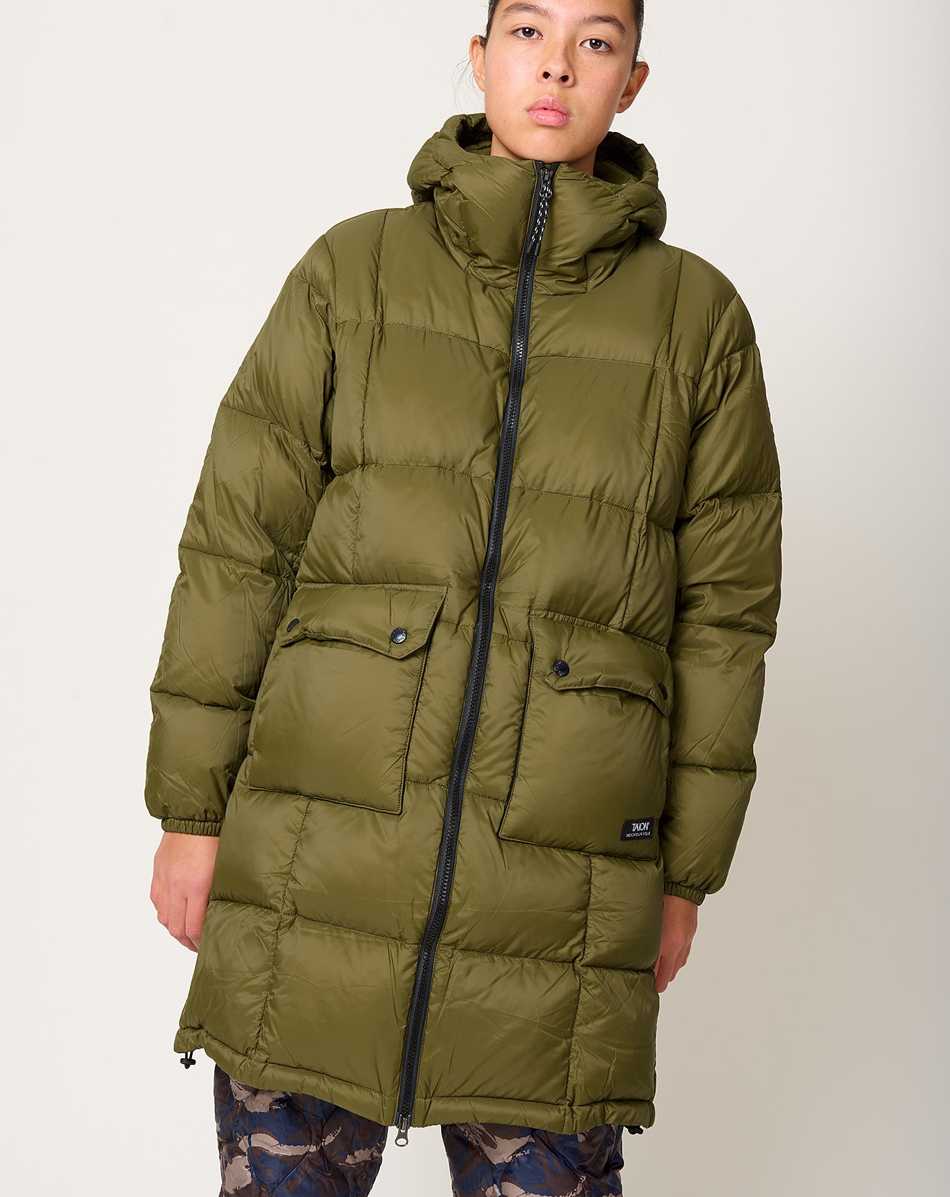Taion Volume Hooded Down Coat in Olive