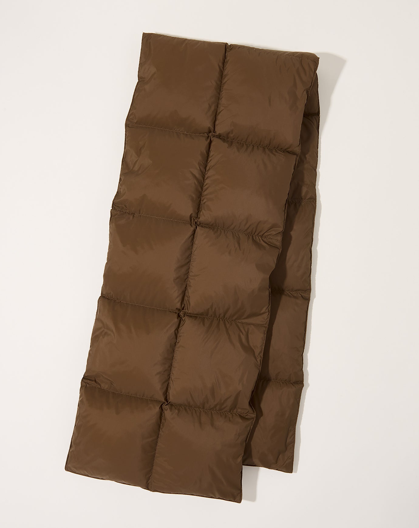 Taion Mountain Volume Down Scarf in Light Brown