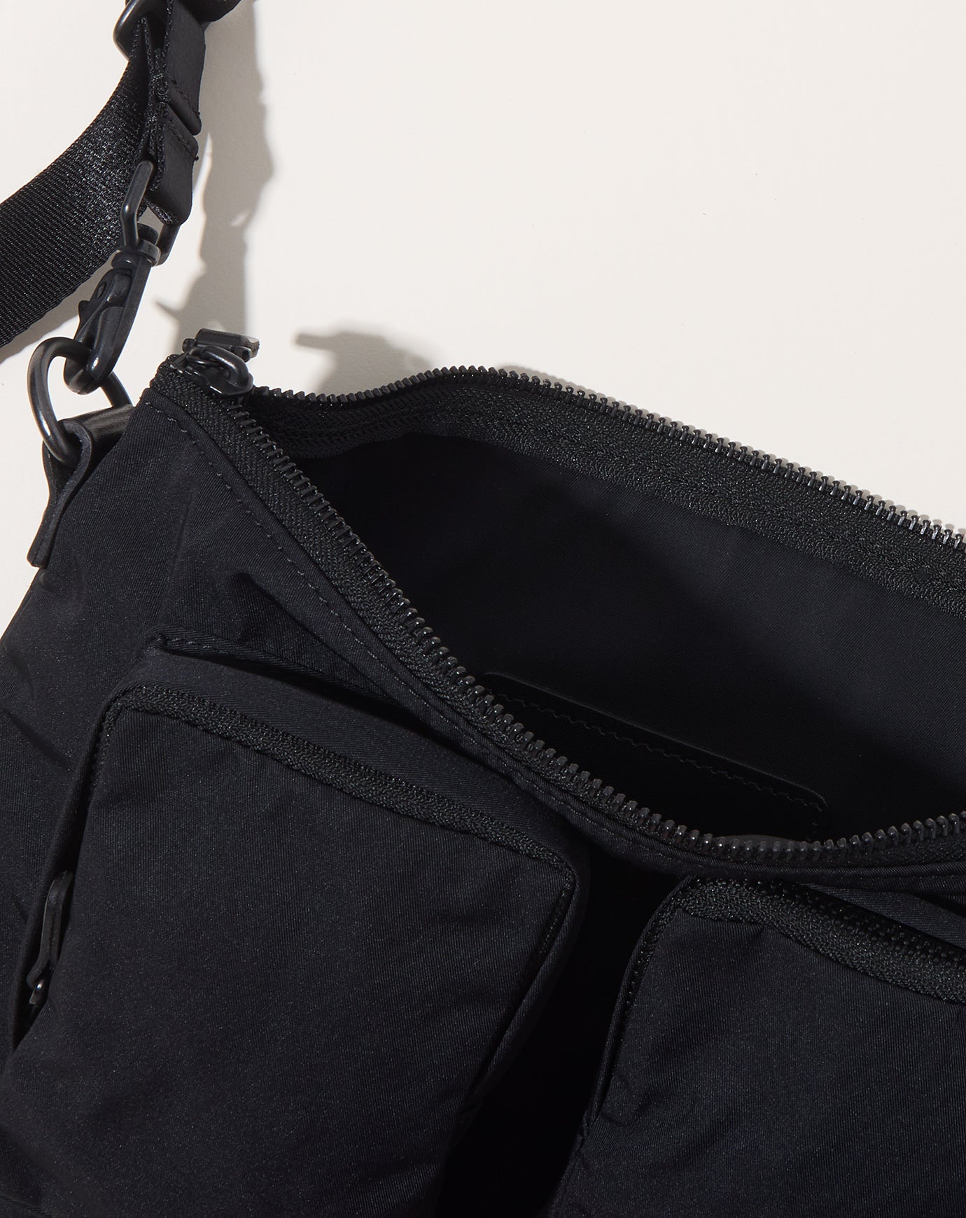 Amiacalva Gabardine Bodybag S in Black