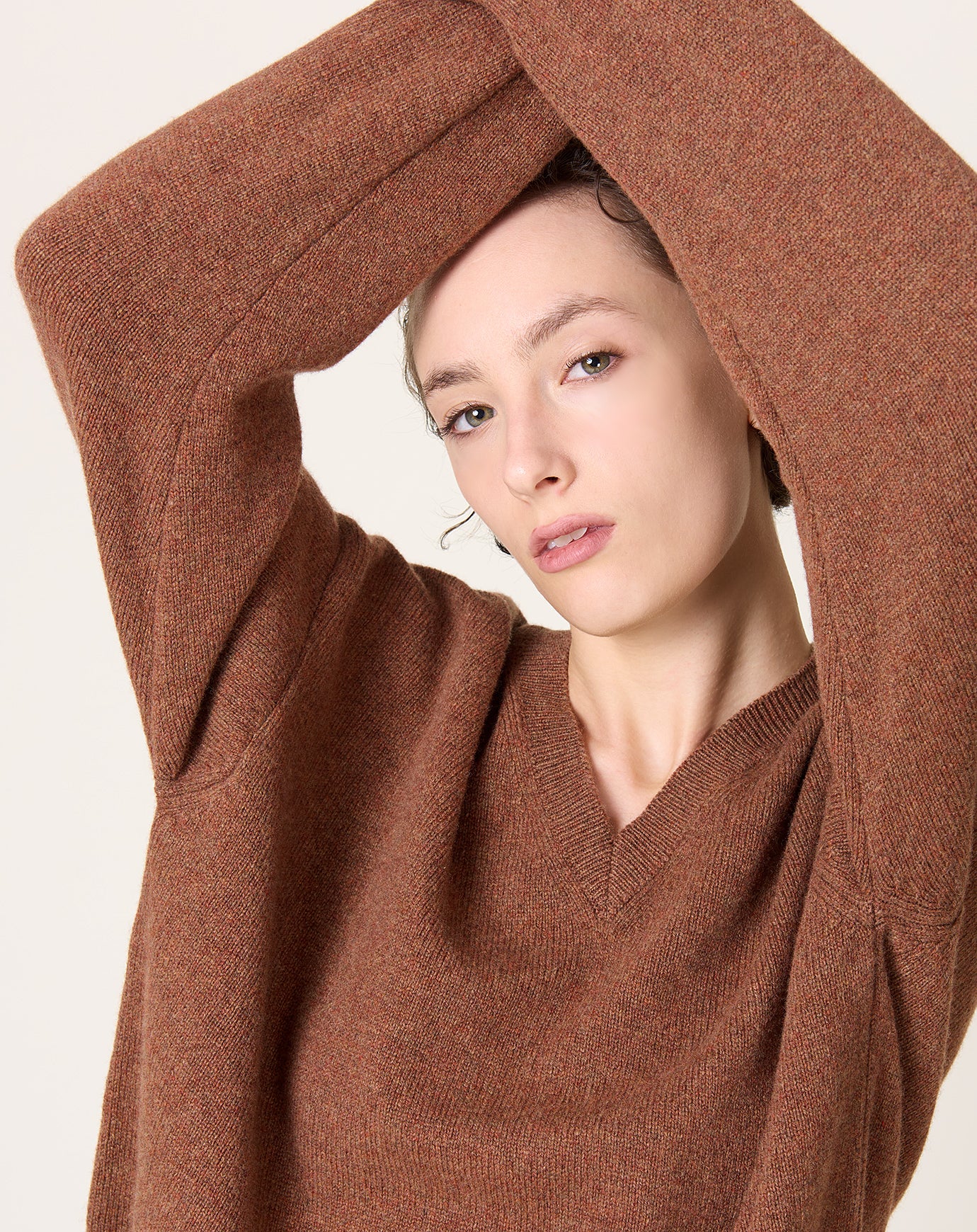 &Daughter Innes Slouch V-Neck in Hazelnut