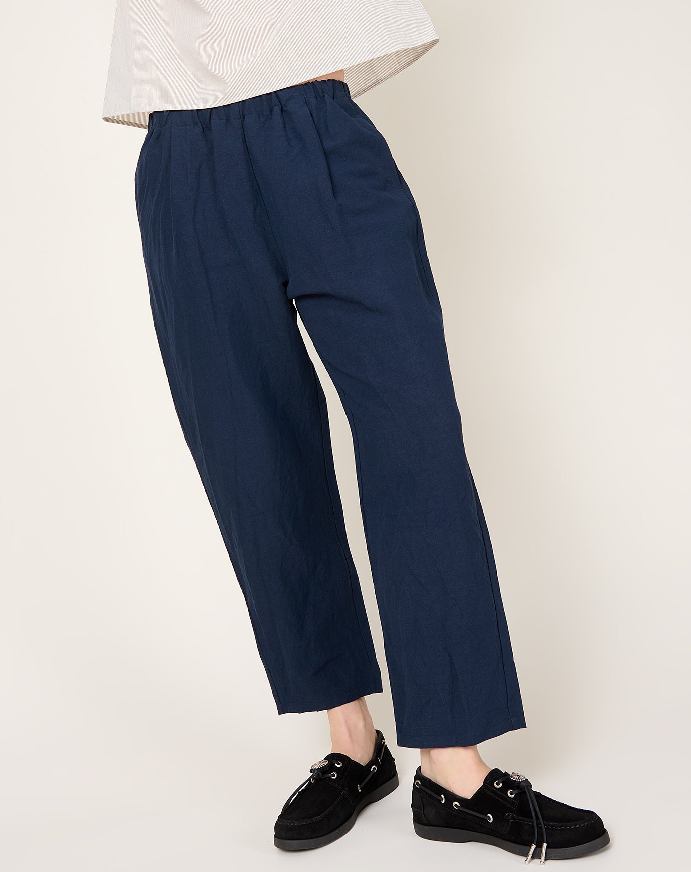 apuntob Soft Linen Tapered Trouser in Abyss