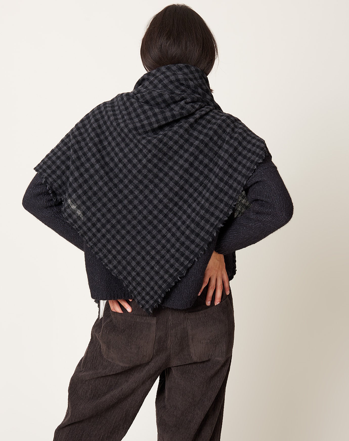 apuntob Checked Wool Scarf in Black