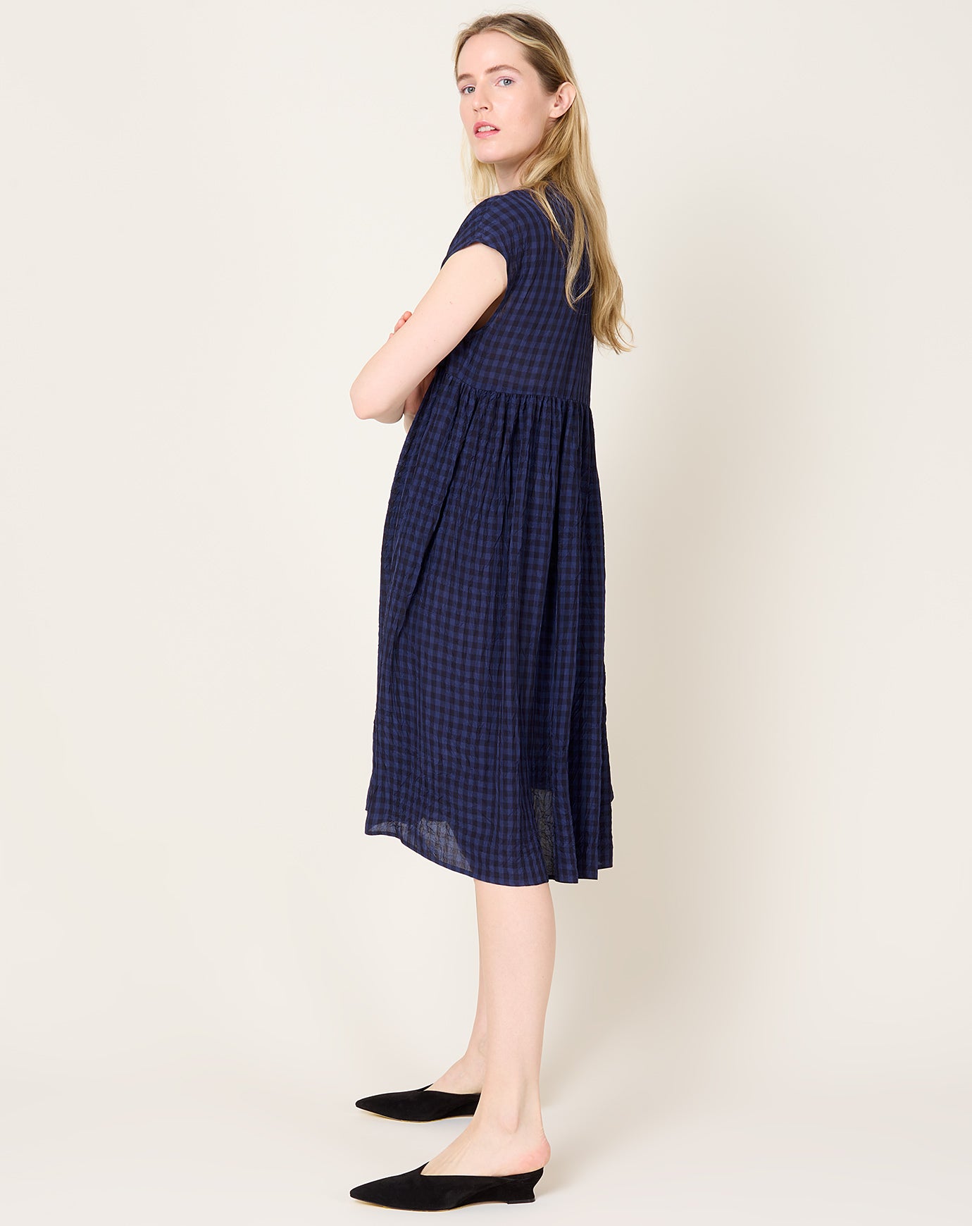 apuntob Crinkle Vichy Collared Dress in Night