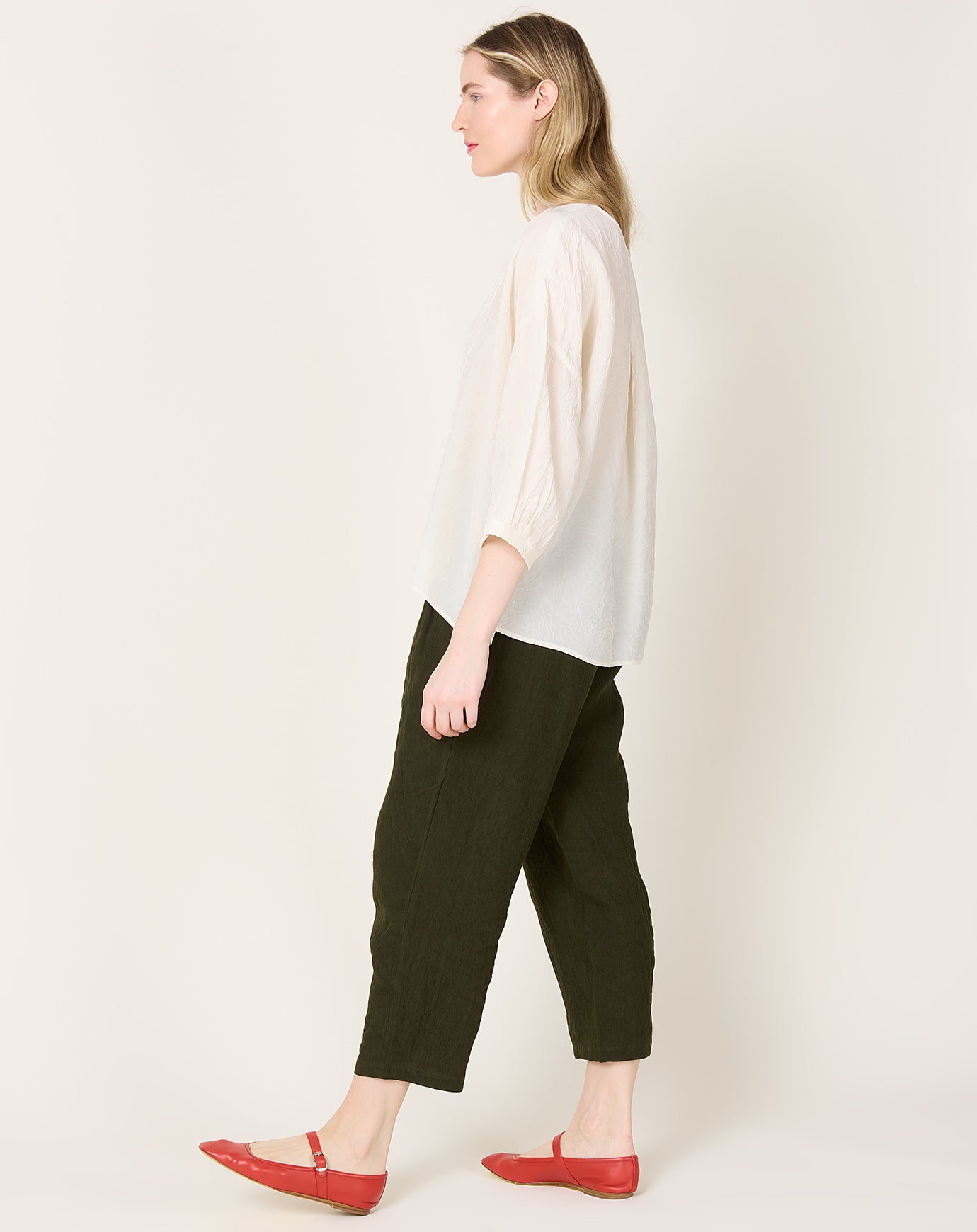 apuntob Pleat Front Linen Trouser in Military Green