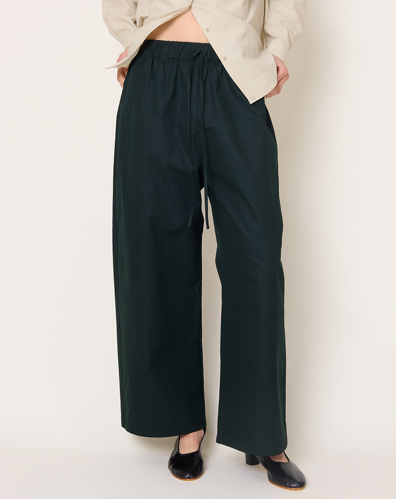 apuntob Sanded Cotton Drawstring Pant in Bottle Green