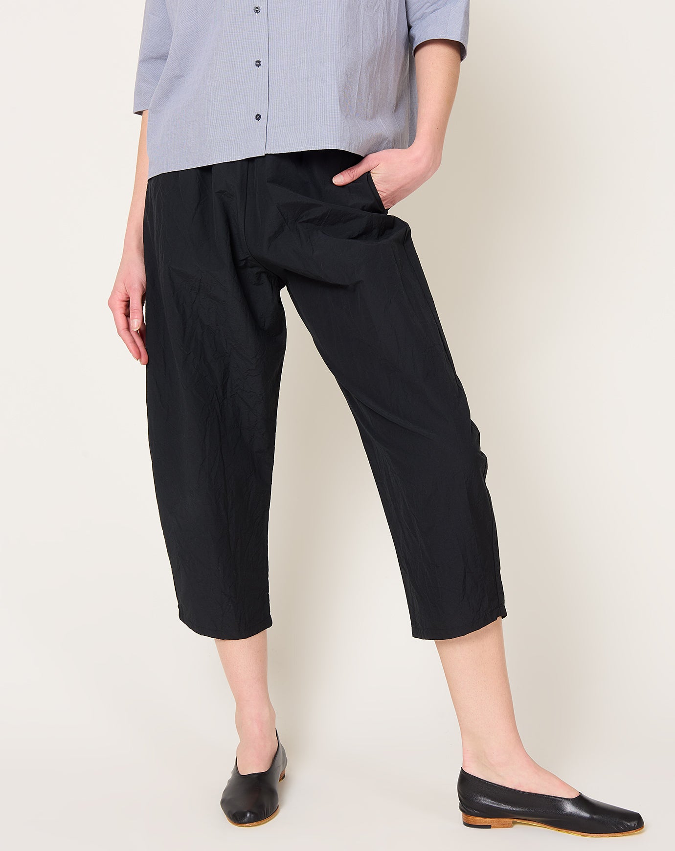 apuntob Tech Poplin Curved Leg Trouser in Black