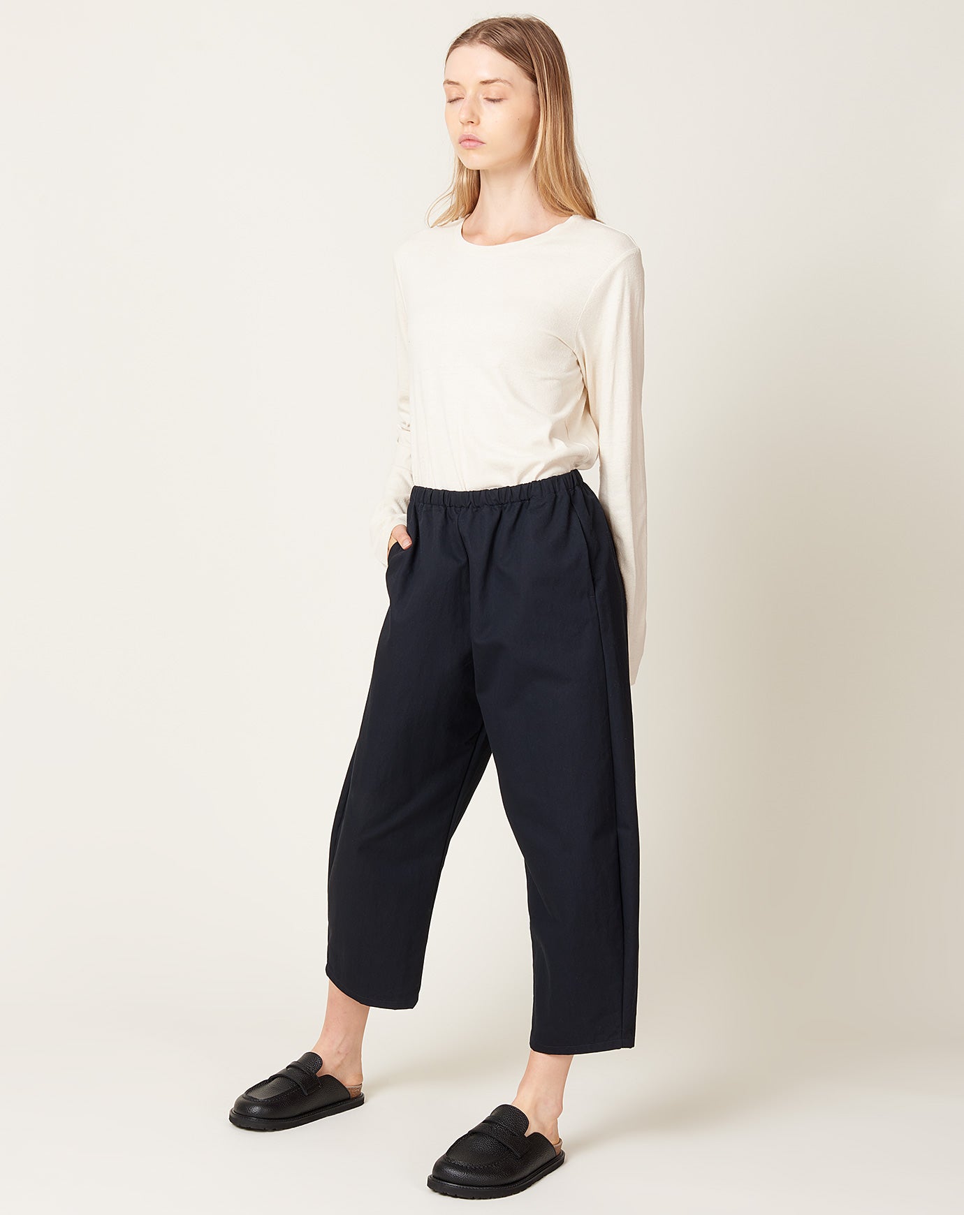 apuntob Technical Cotton Gabardine Curved Leg Trouser in Night