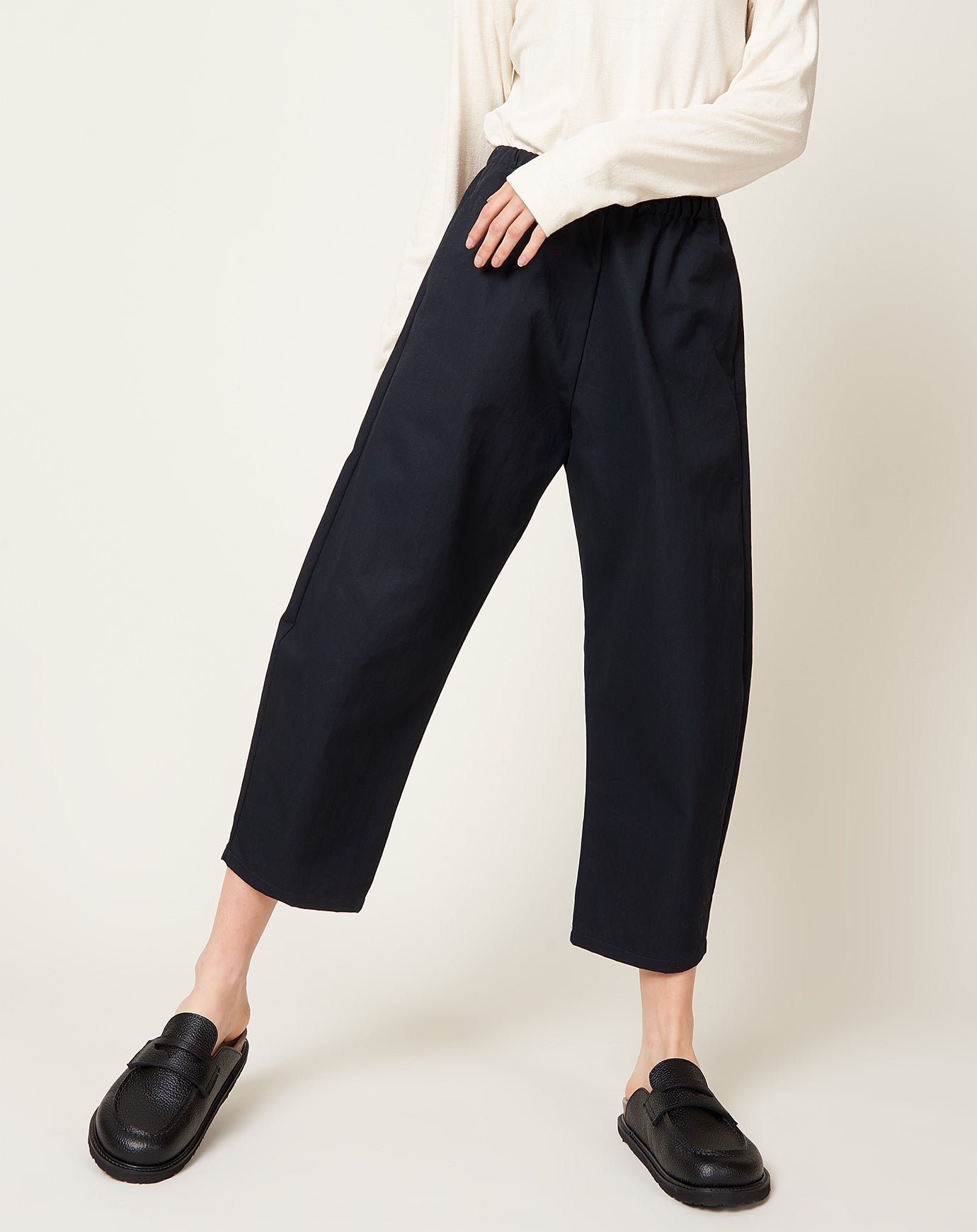 apuntob Technical Cotton Gabardine Curved Leg Trouser in Night