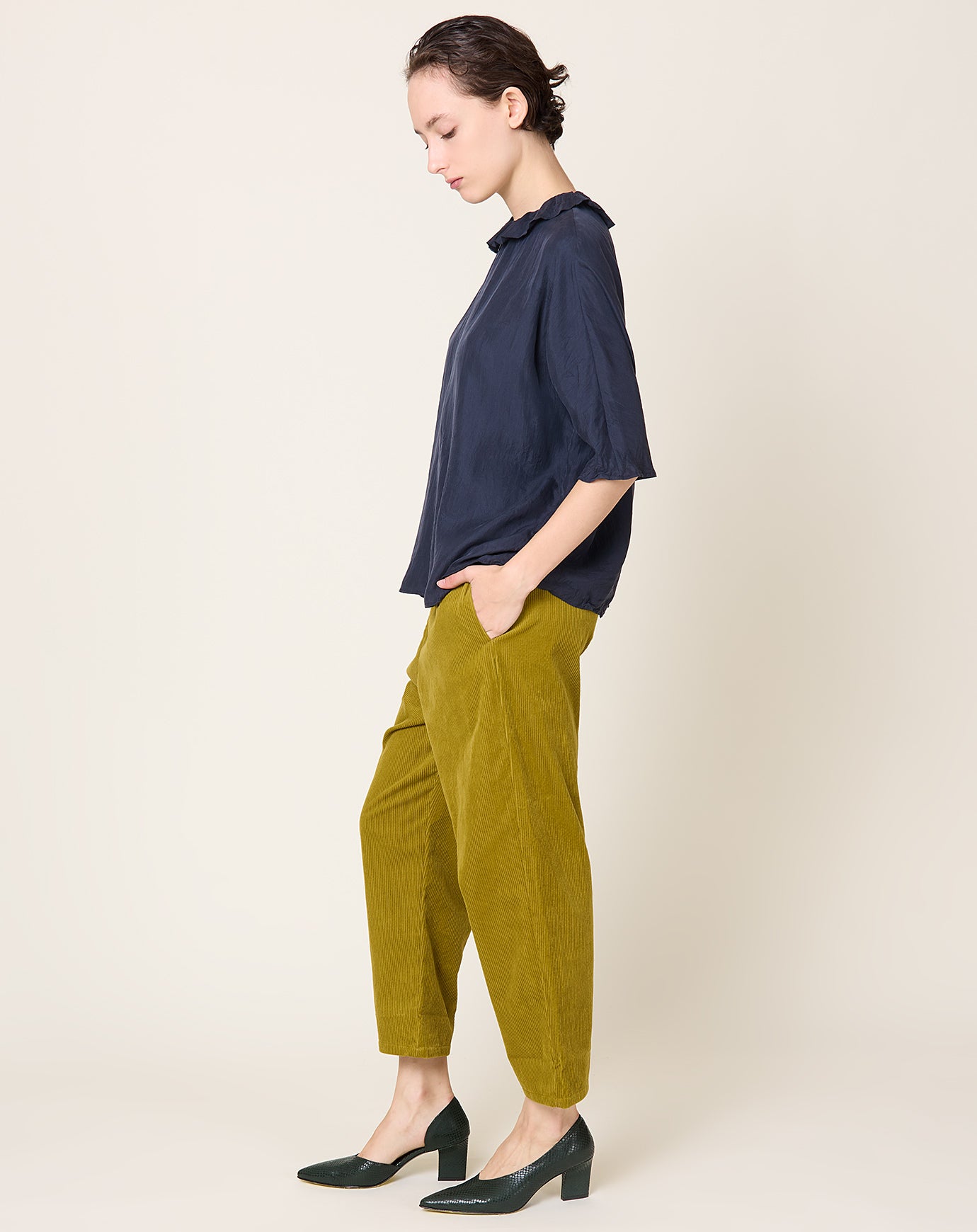 apuntob Tapered Corduroy Trouser in Olive