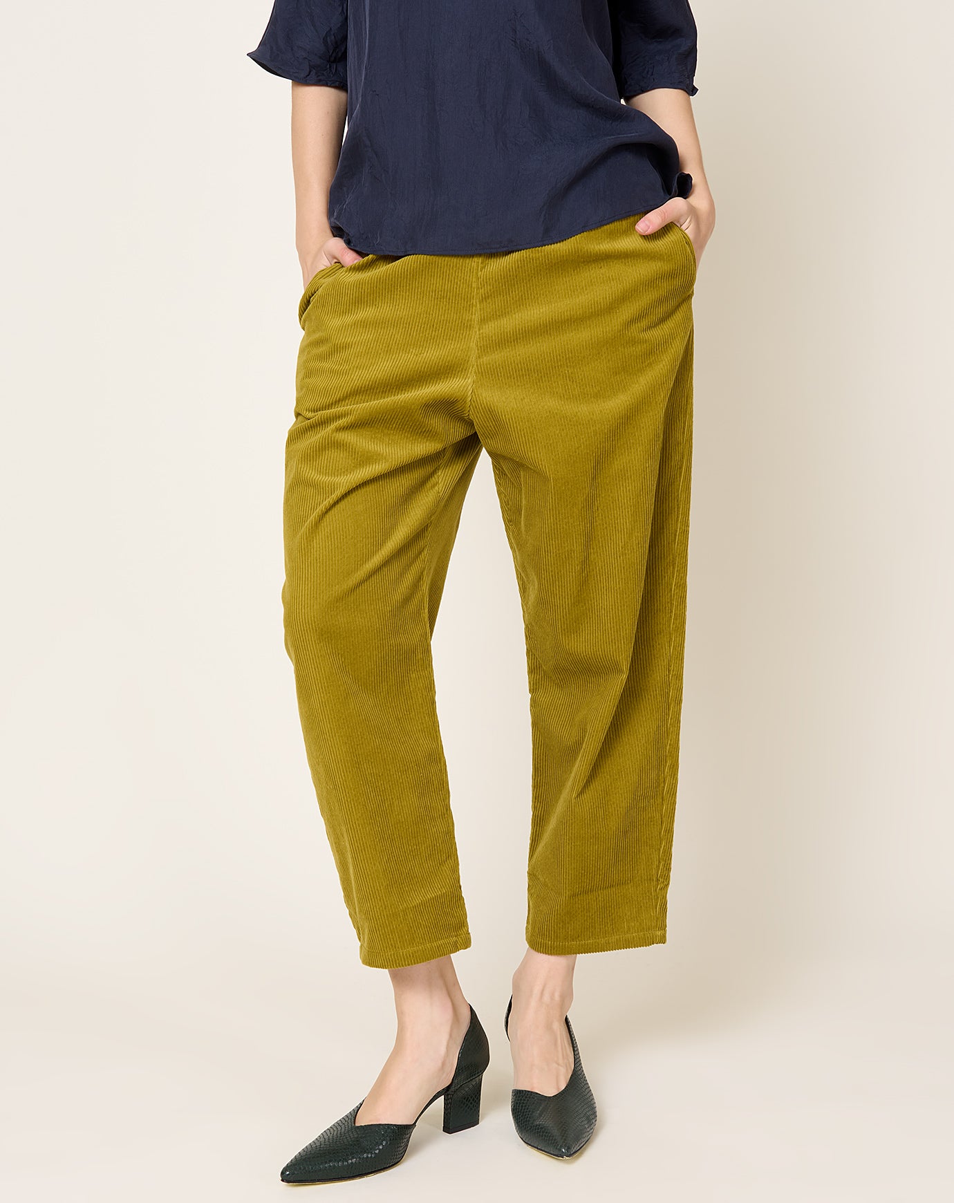 apuntob Tapered Corduroy Trouser in Olive