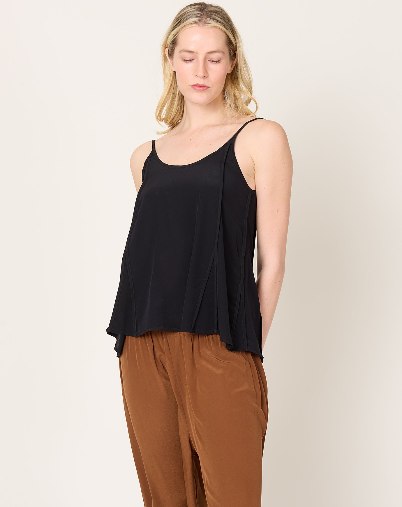 Baserange Ade Top in Black