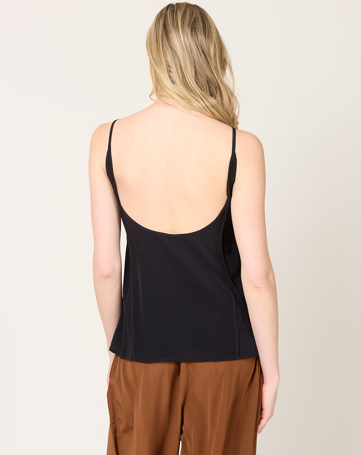 Baserange Ade Top in Black