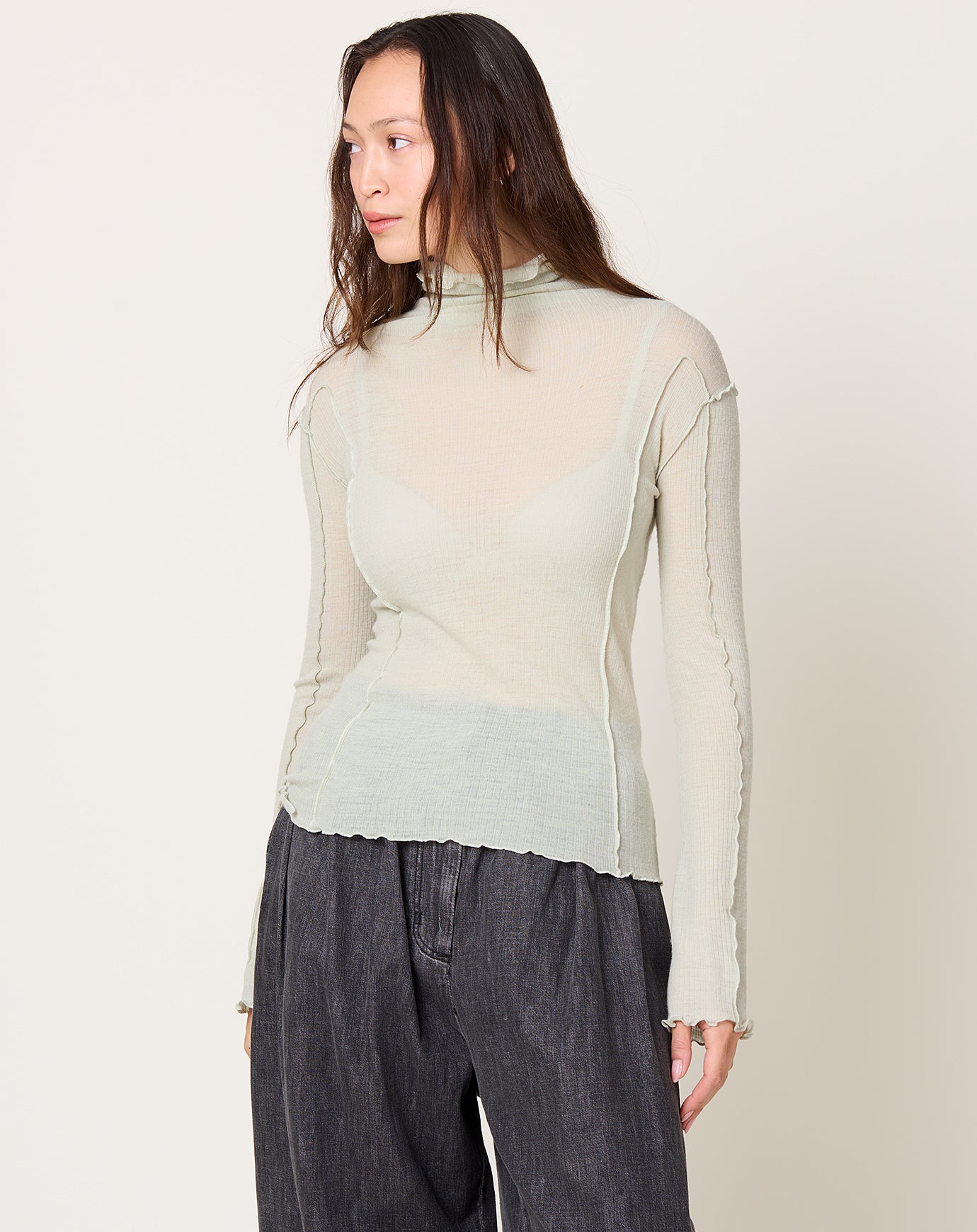 Baserange Omato Turtleneck in Brun Green