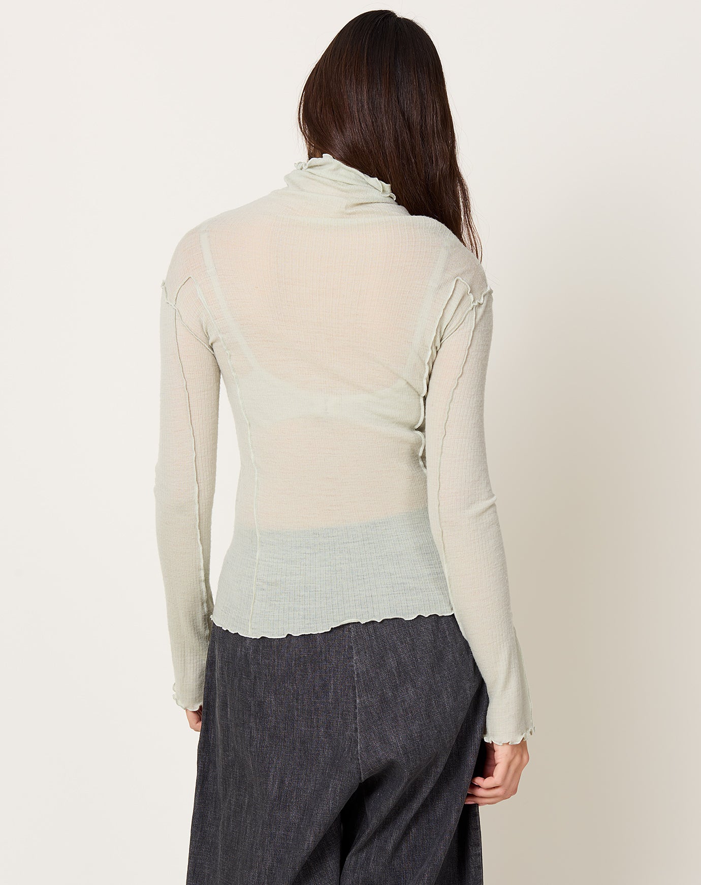 Baserange Omato Turtleneck in Brun Green